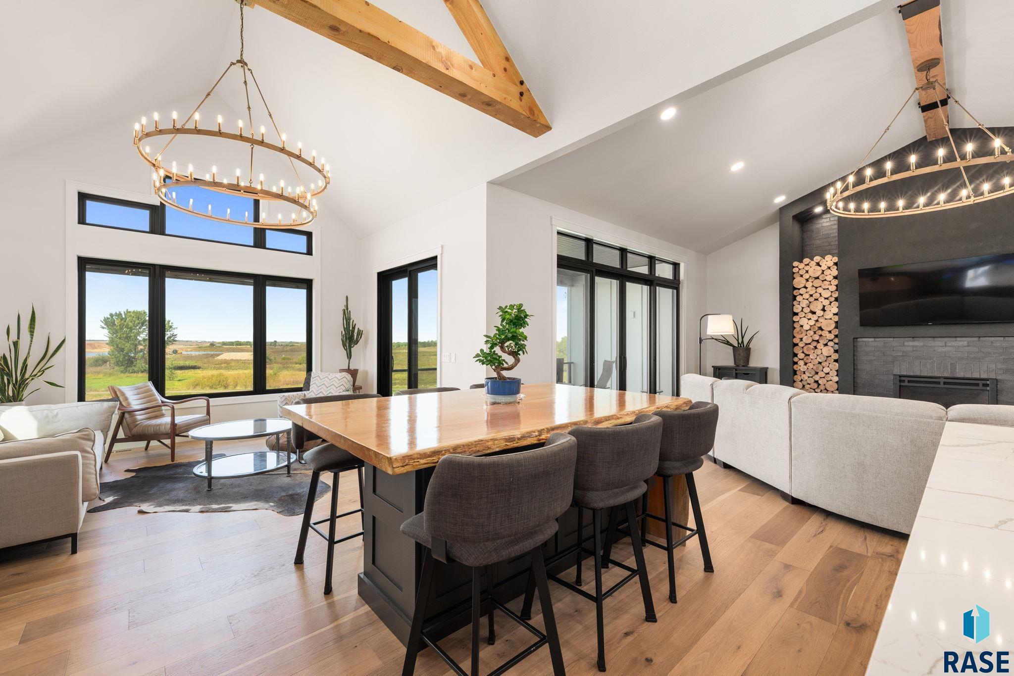 201 Boathouse Cir, Sioux Falls
