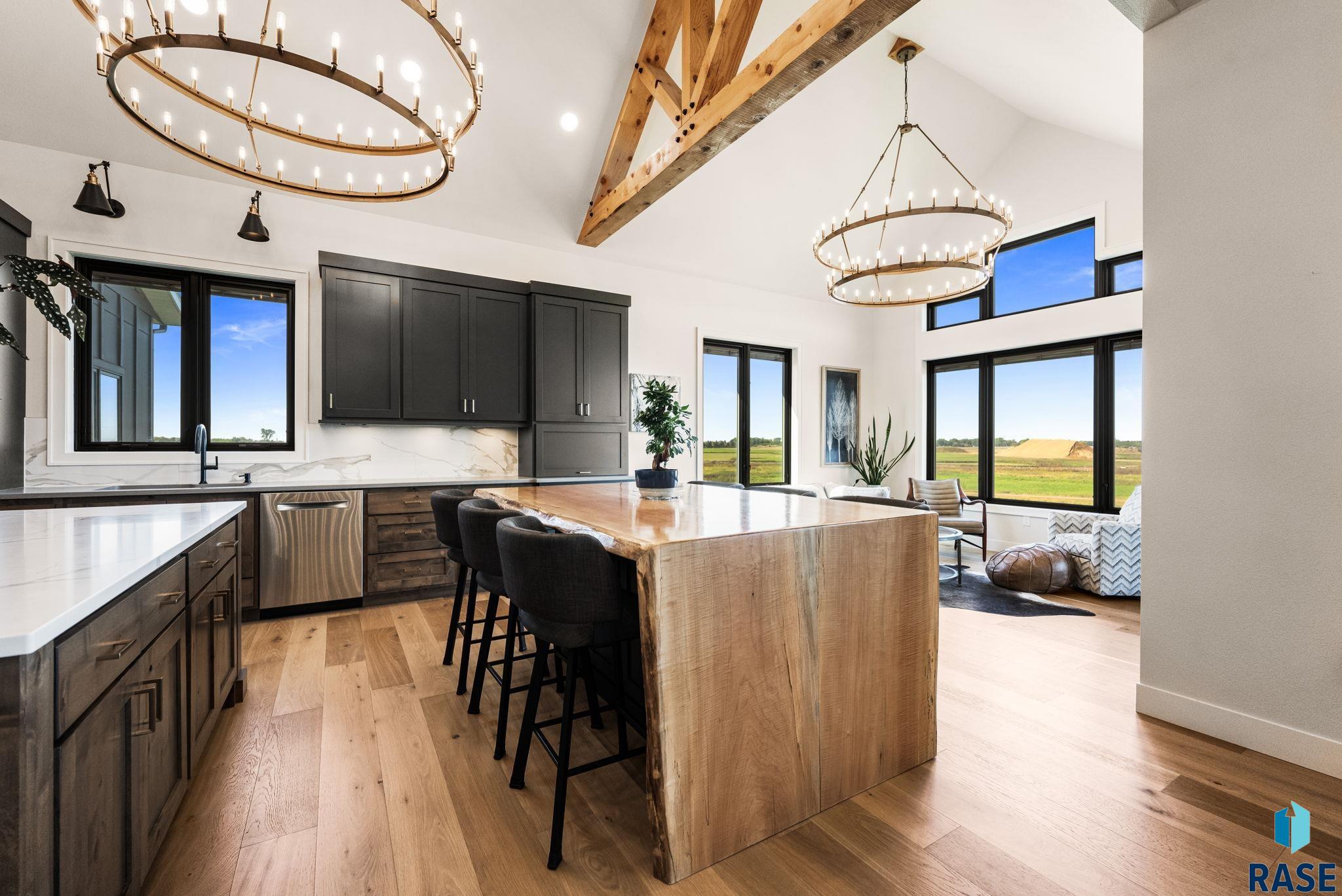 201 Boathouse Cir, Sioux Falls