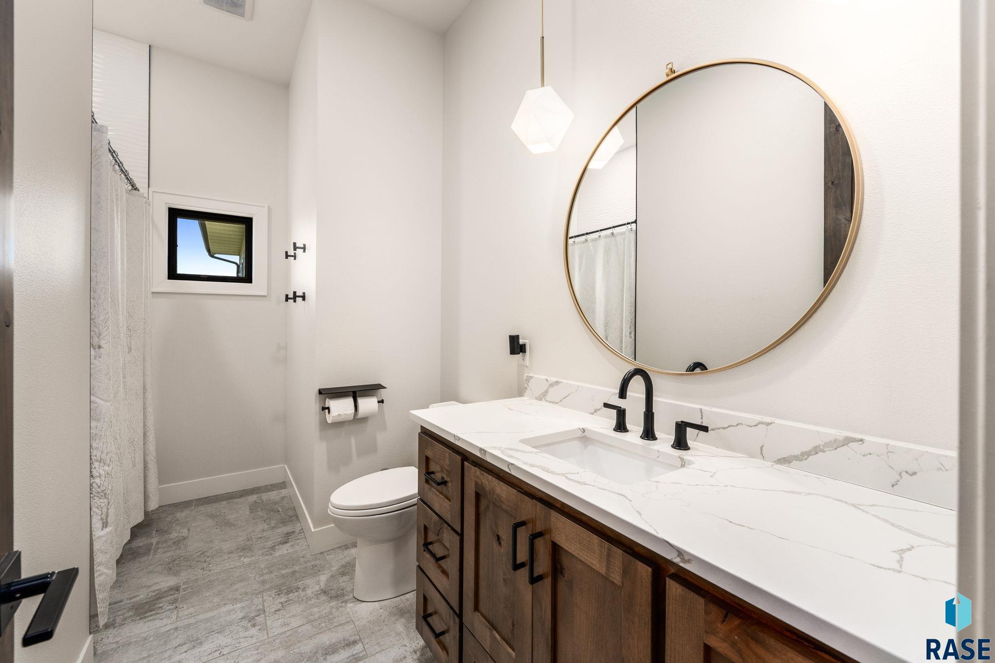201 Boathouse Cir, Sioux Falls
