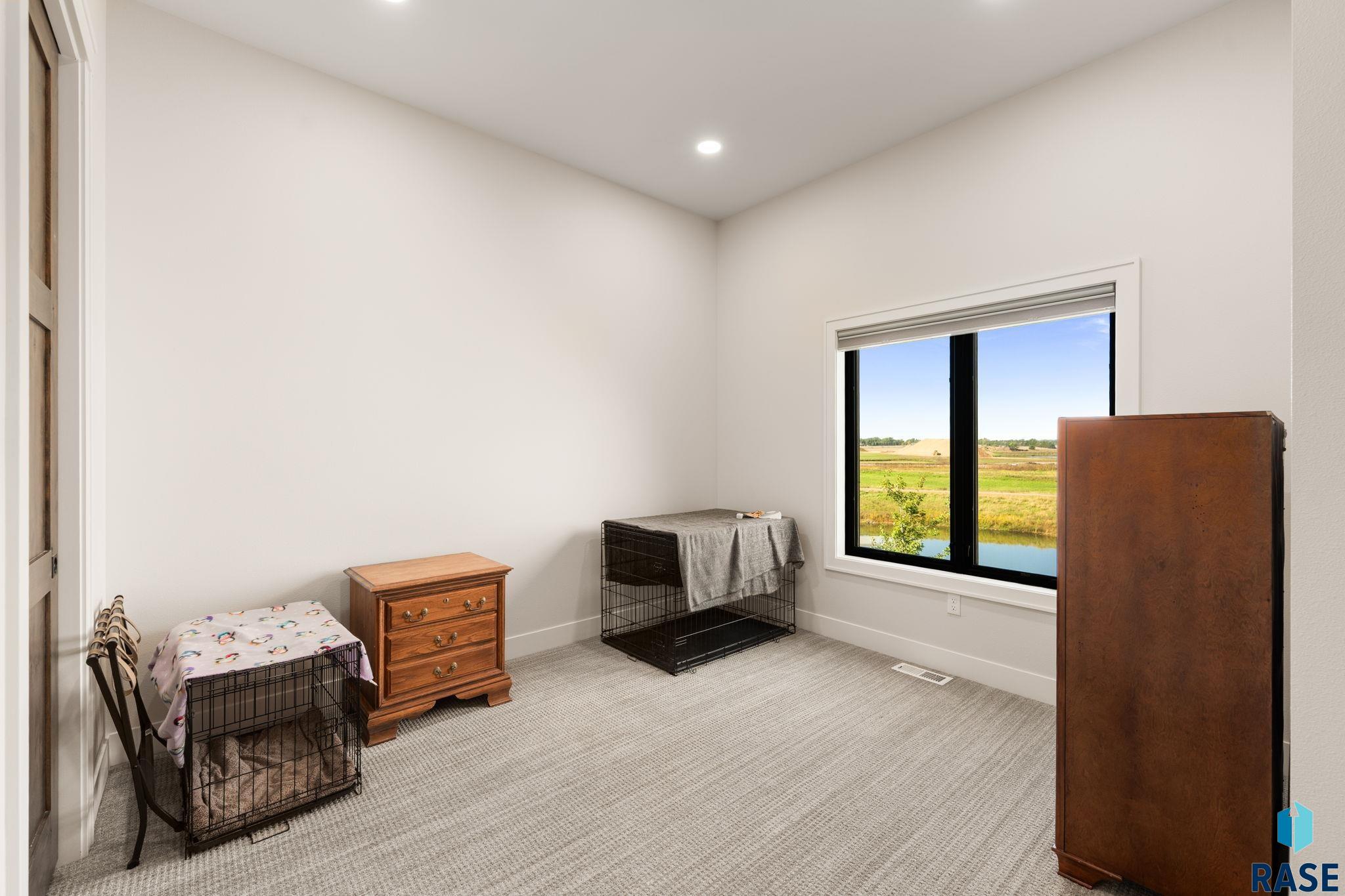 201 Boathouse Cir, Sioux Falls