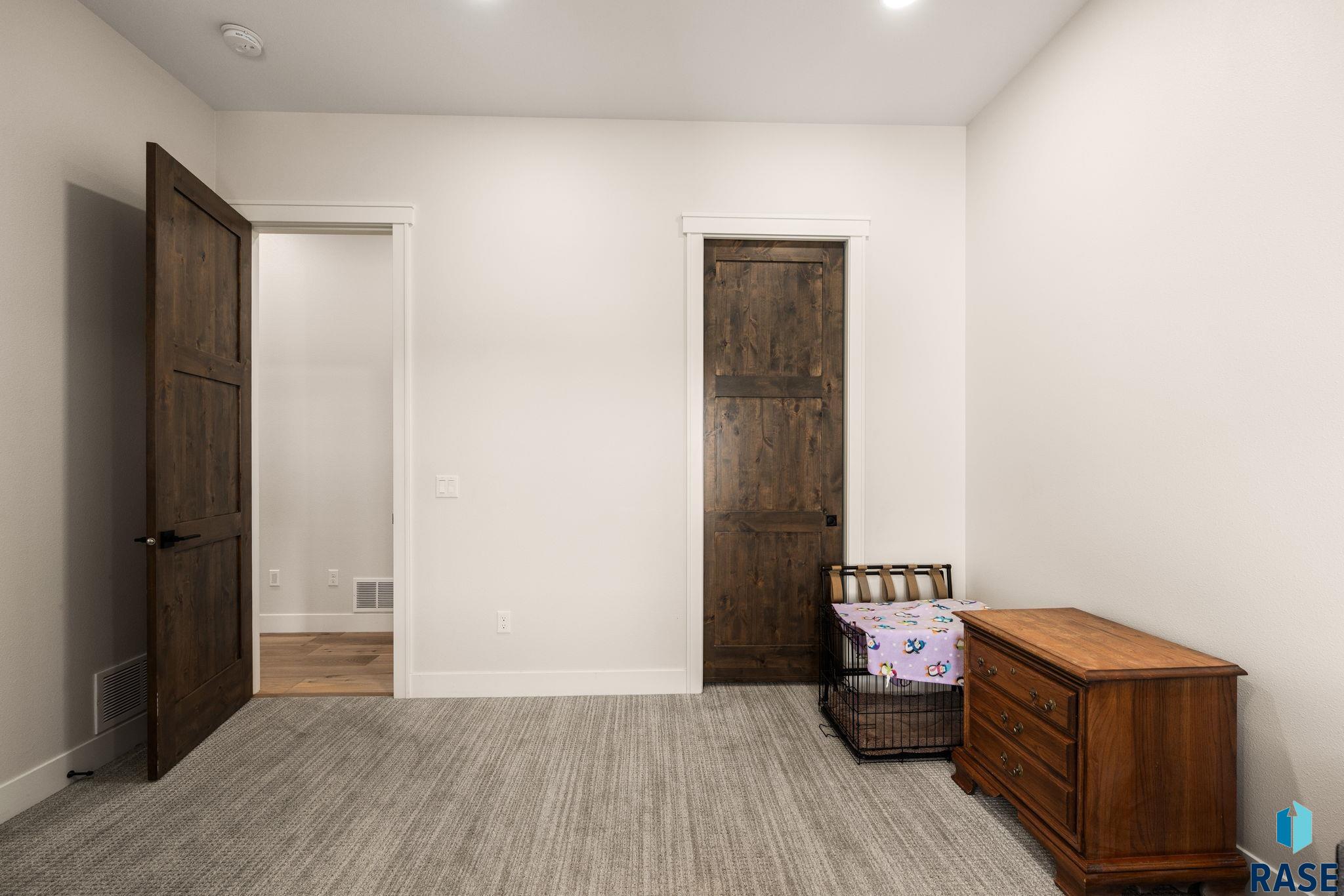 201 Boathouse Cir, Sioux Falls