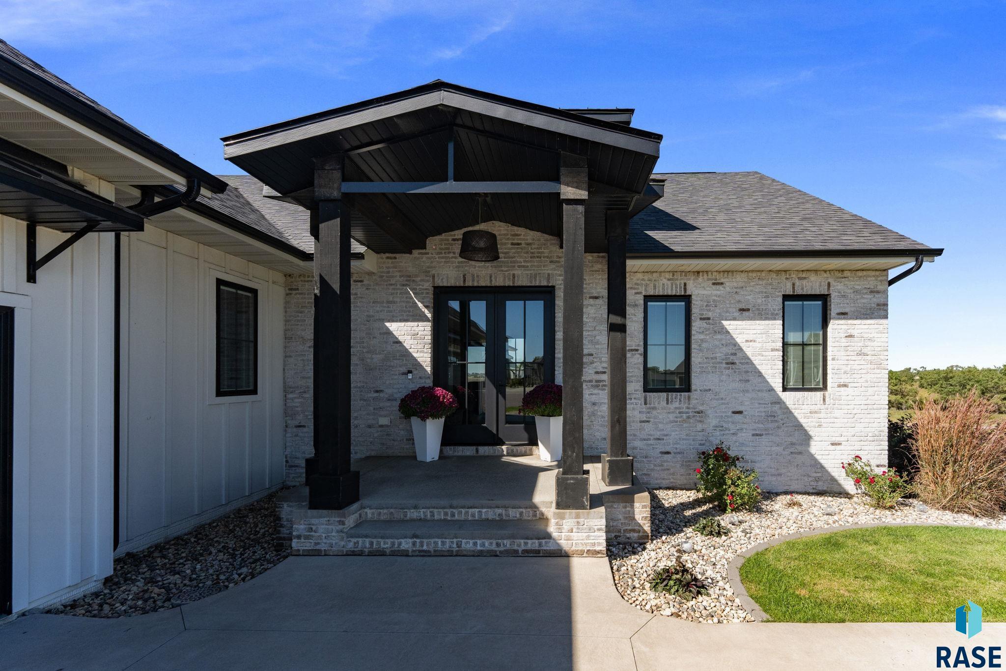 201 Boathouse Cir, Sioux Falls