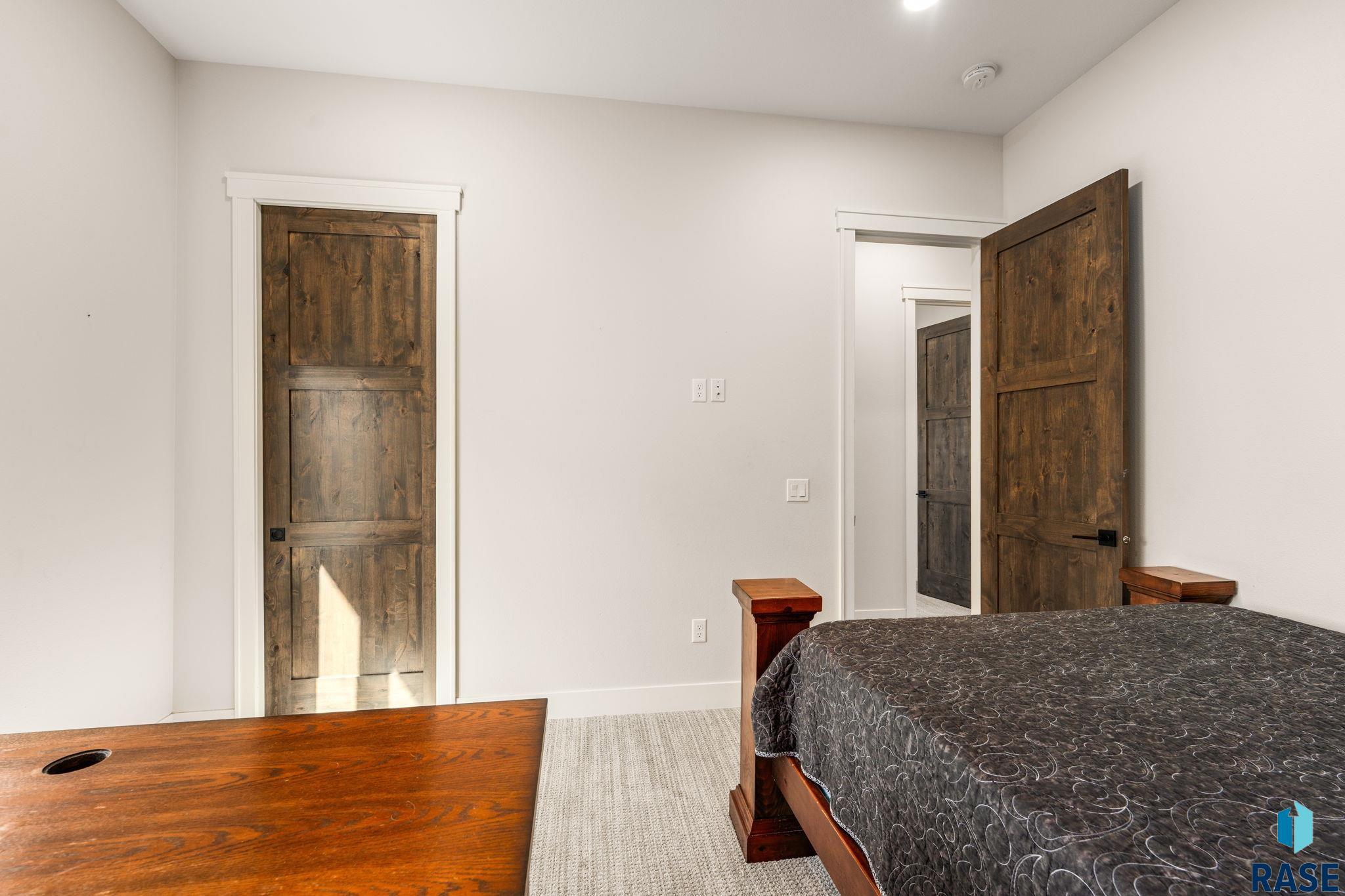 201 Boathouse Cir, Sioux Falls