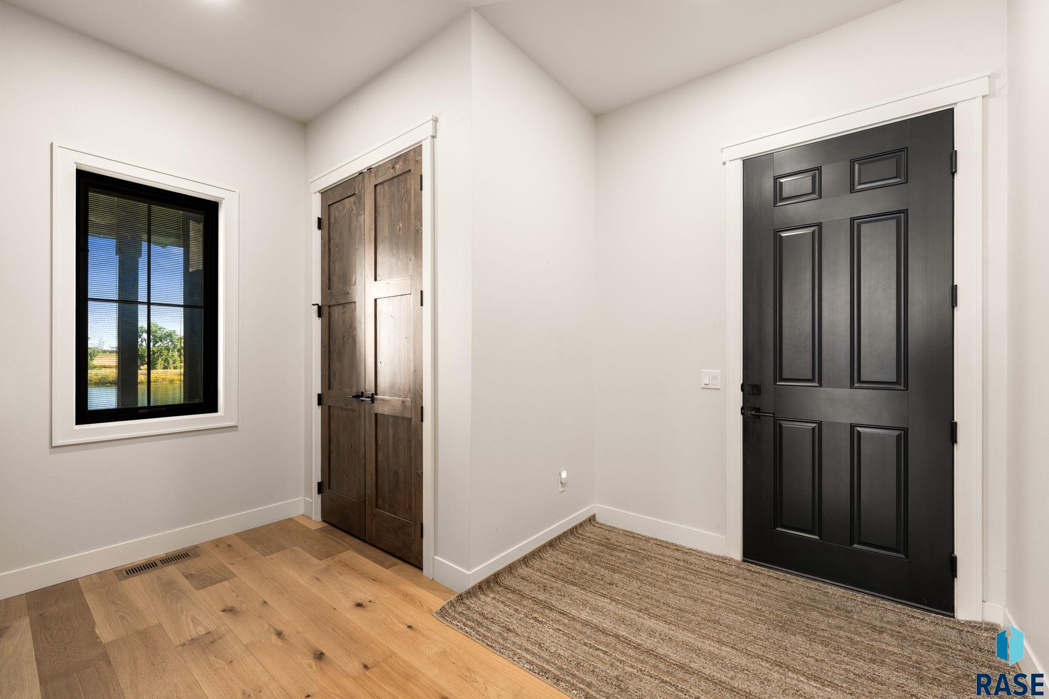 201 Boathouse Cir, Sioux Falls