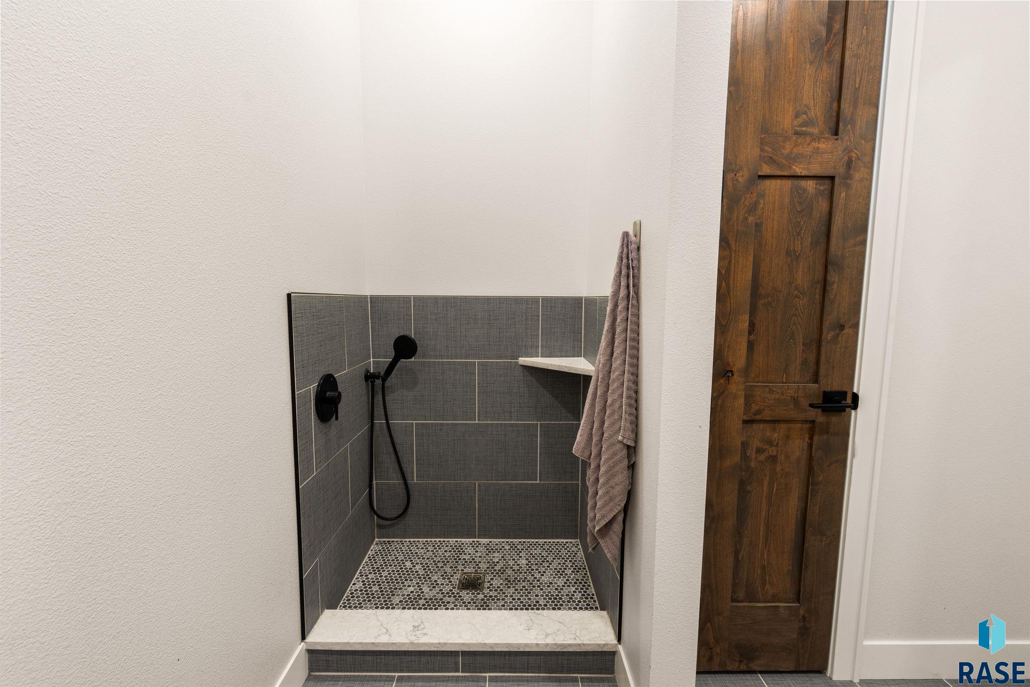 201 Boathouse Cir, Sioux Falls