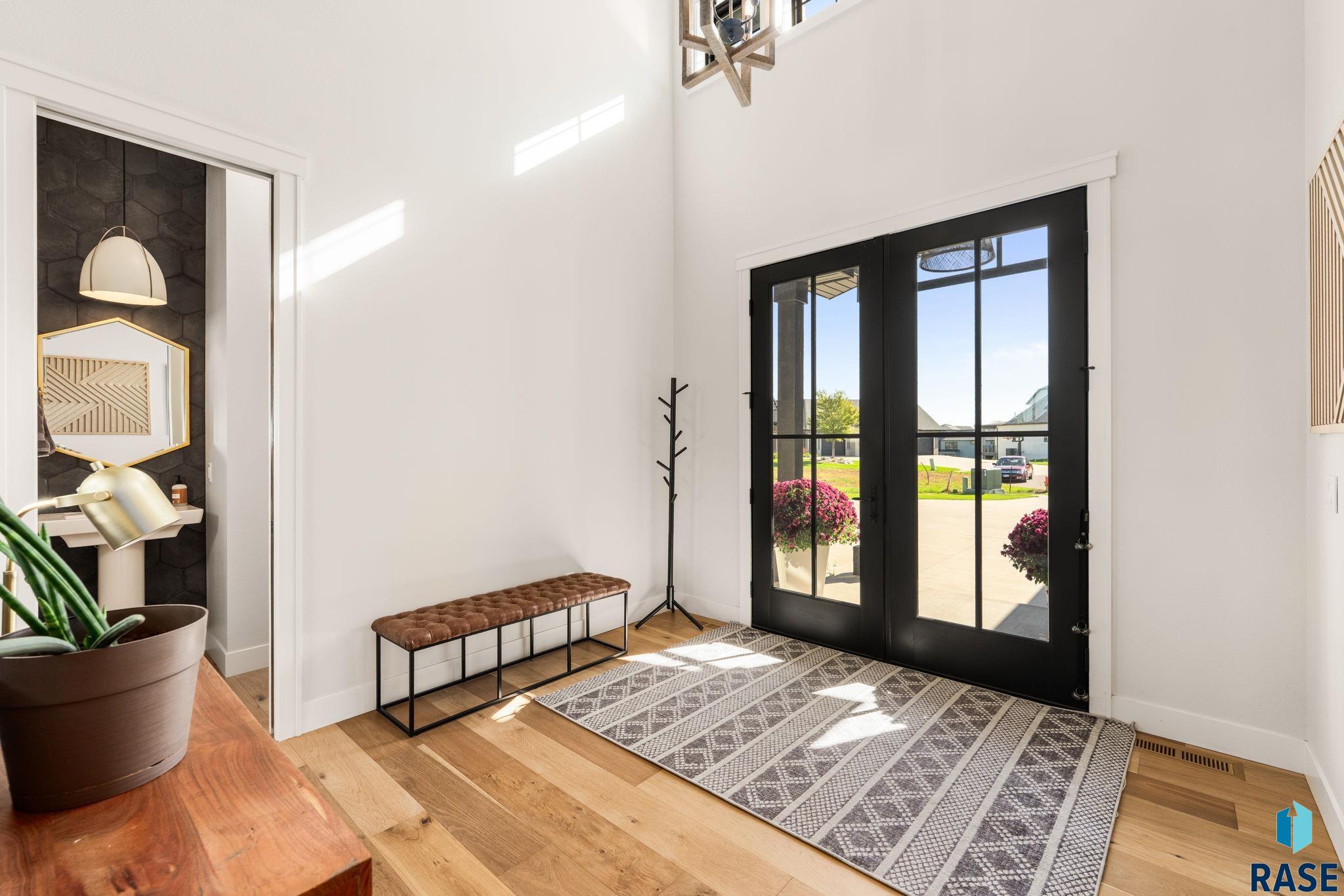 201 Boathouse Cir, Sioux Falls