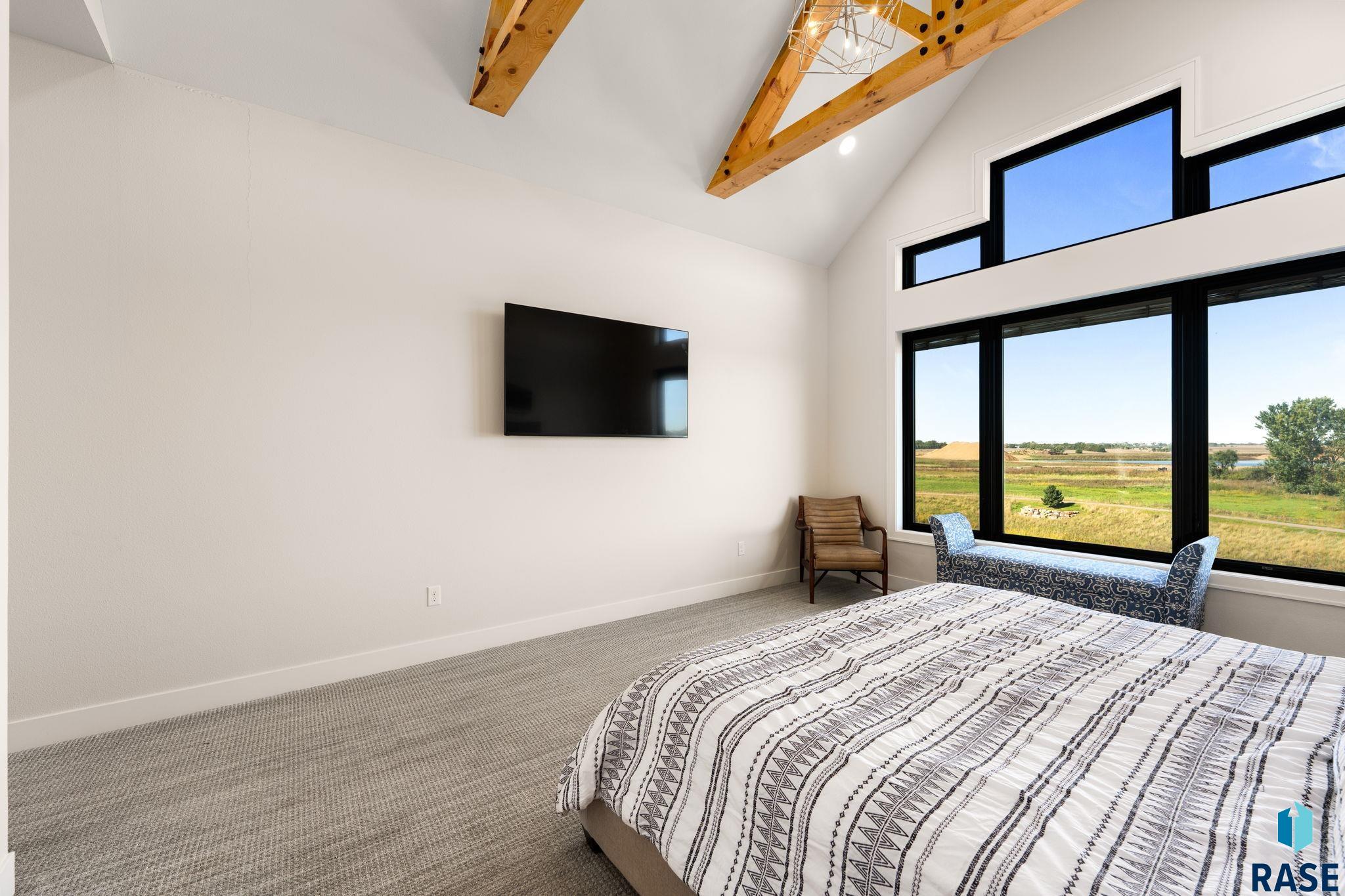201 Boathouse Cir, Sioux Falls