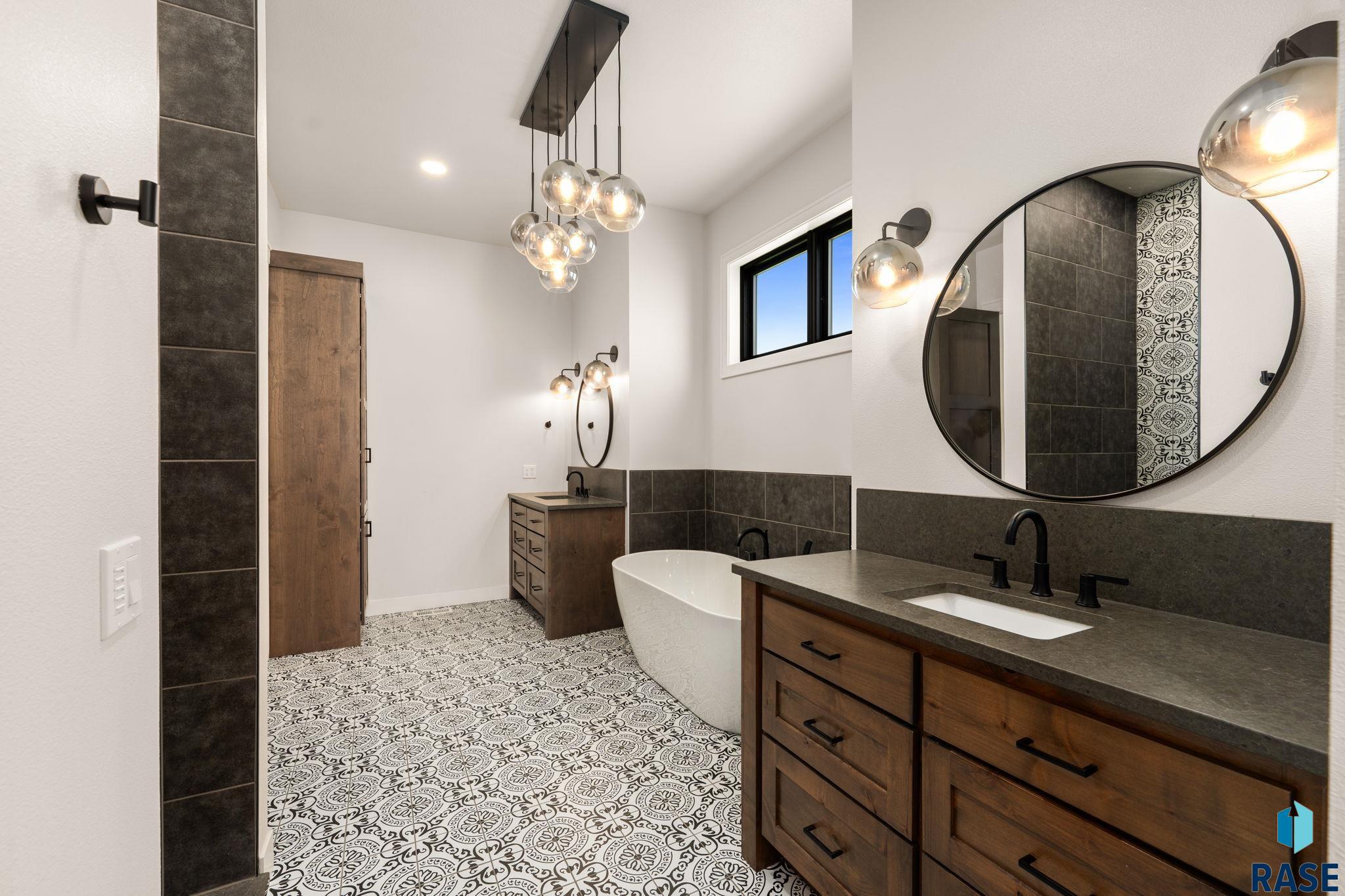 201 Boathouse Cir, Sioux Falls