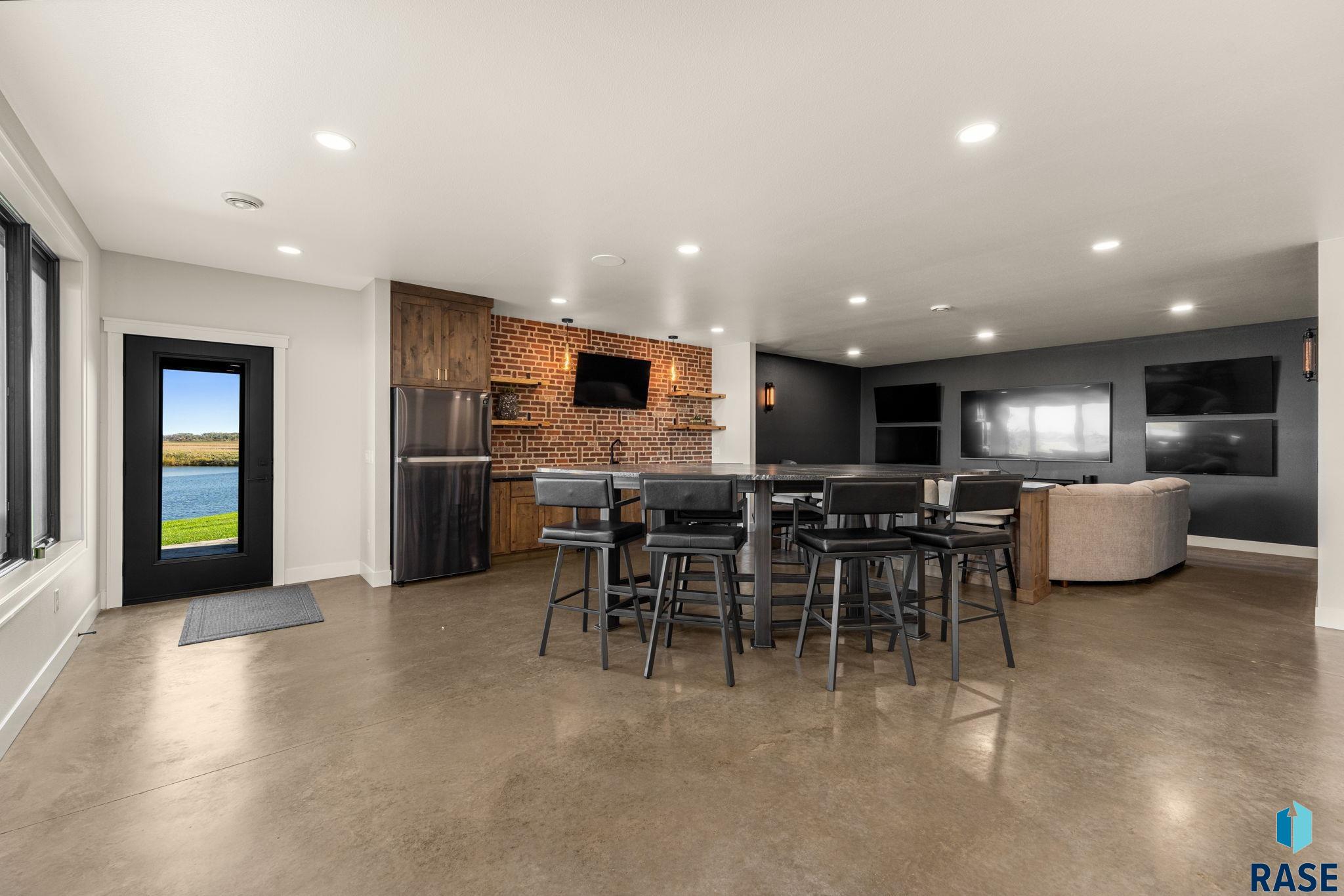 201 Boathouse Cir, Sioux Falls