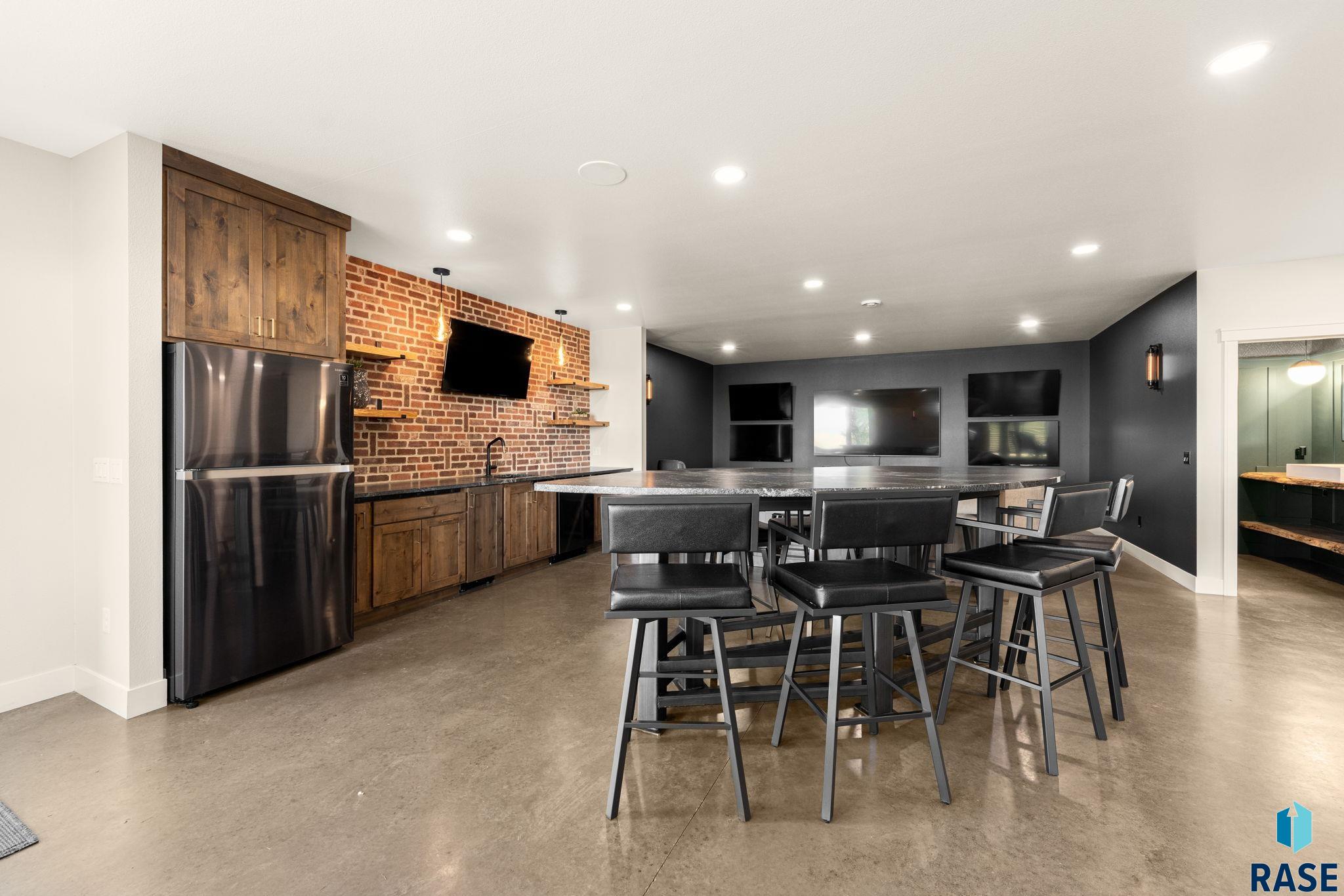 201 Boathouse Cir, Sioux Falls