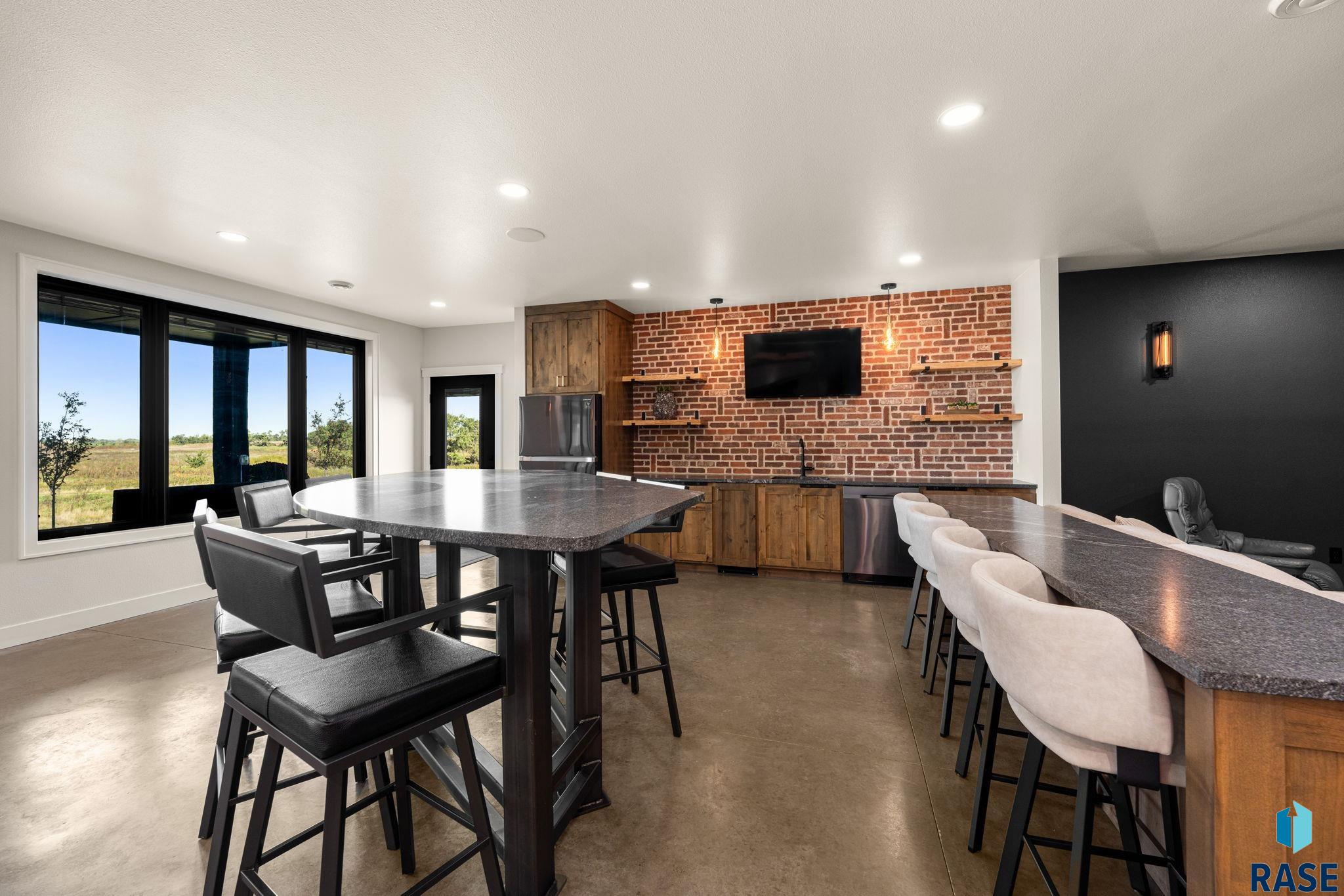 201 Boathouse Cir, Sioux Falls