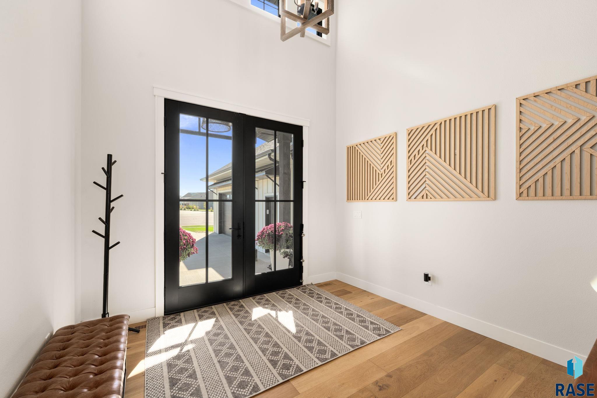 201 Boathouse Cir, Sioux Falls
