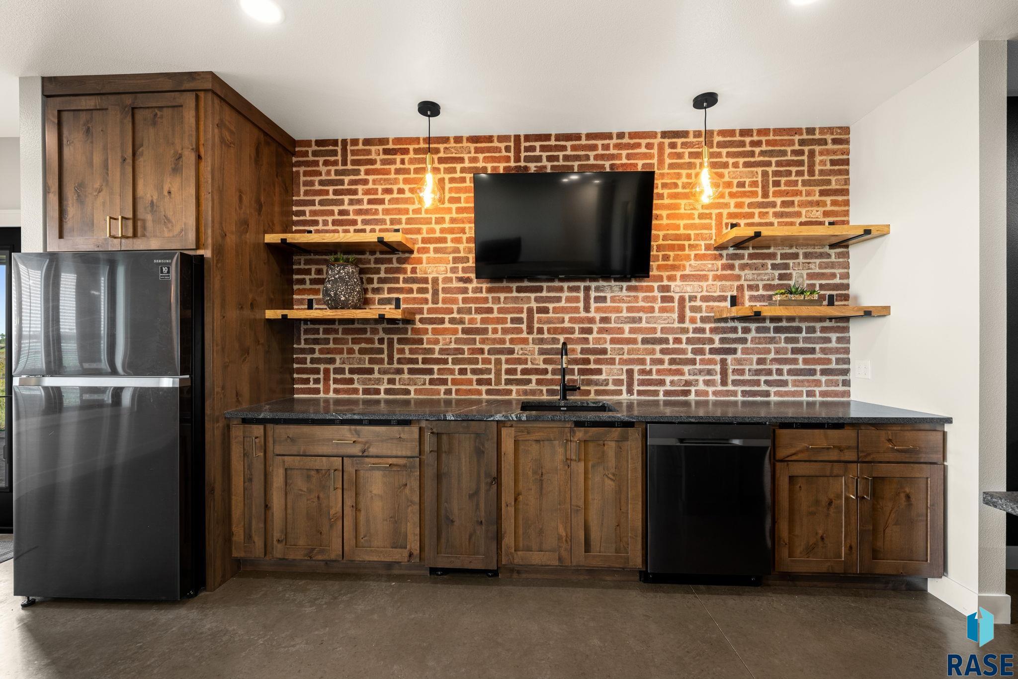 201 Boathouse Cir, Sioux Falls