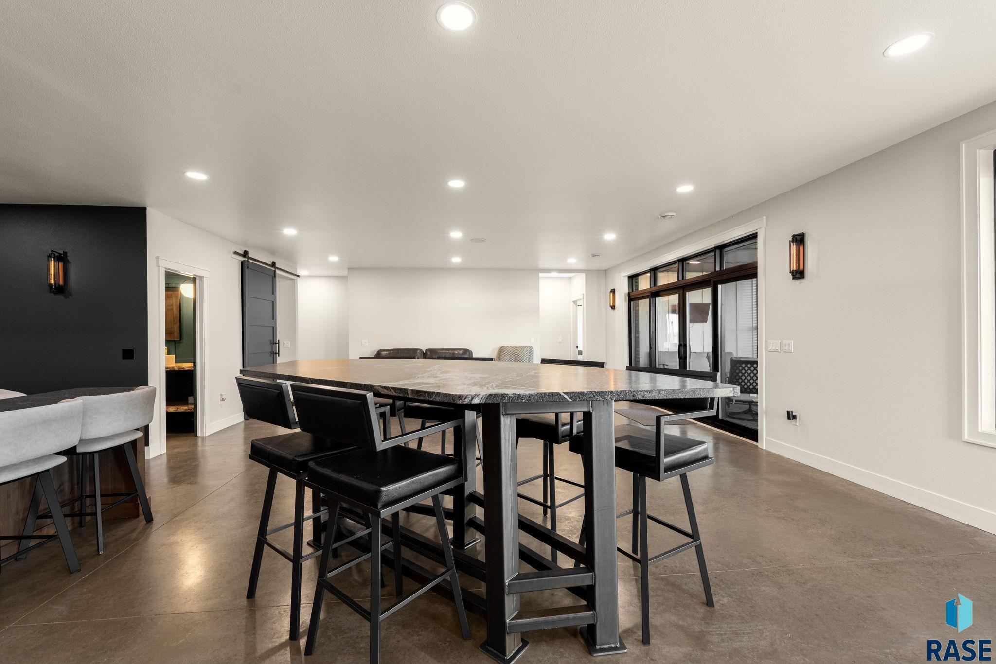 201 Boathouse Cir, Sioux Falls