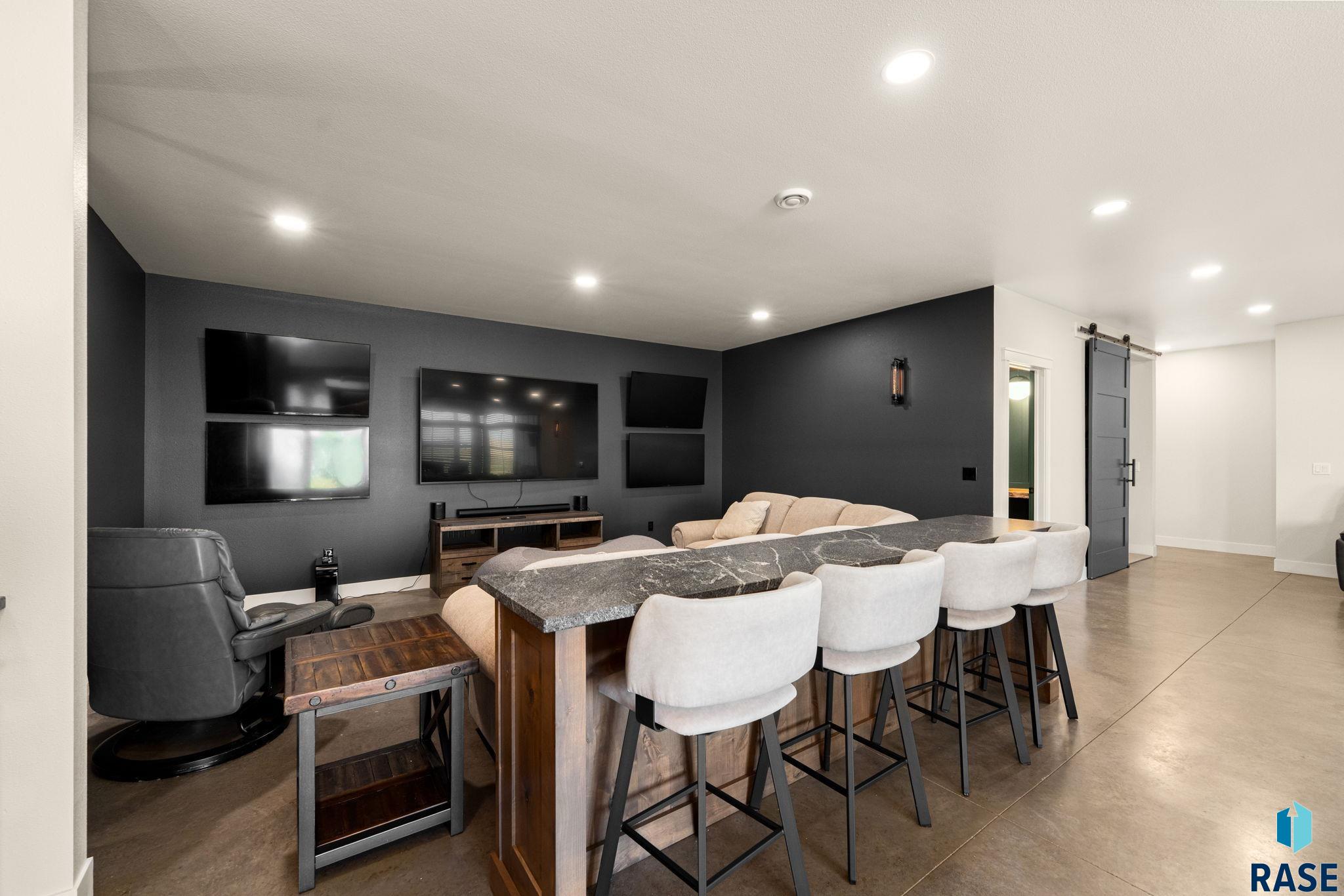 201 Boathouse Cir, Sioux Falls