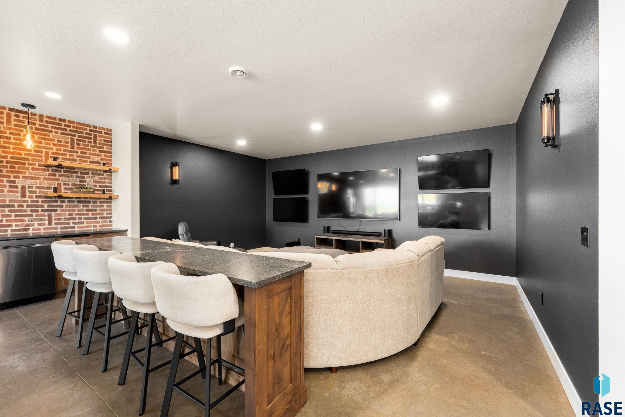 201 Boathouse Cir, Sioux Falls