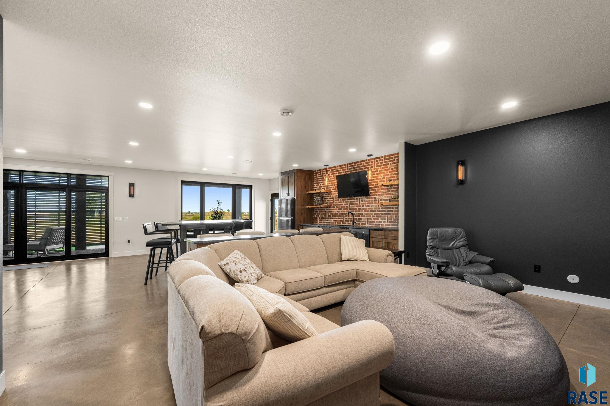 201 Boathouse Cir, Sioux Falls