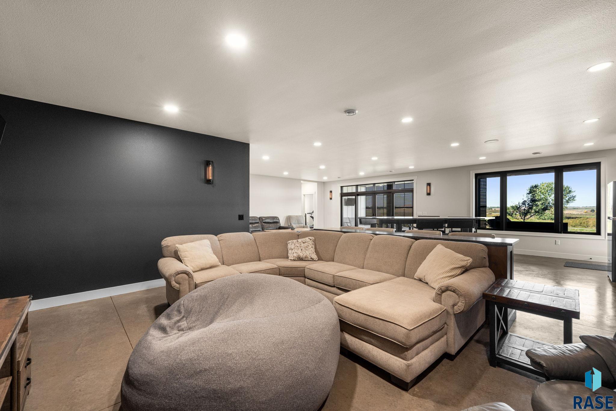 201 Boathouse Cir, Sioux Falls