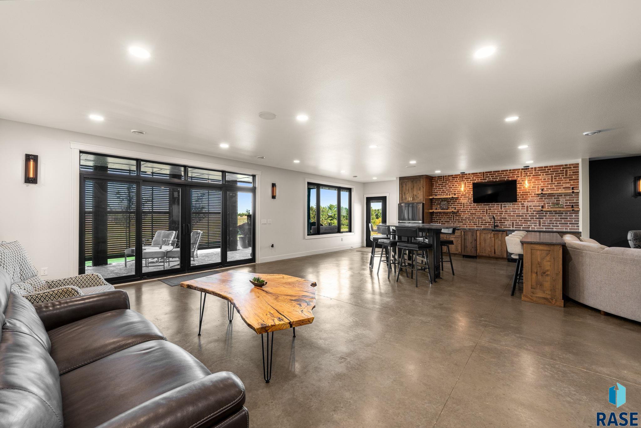 201 Boathouse Cir, Sioux Falls