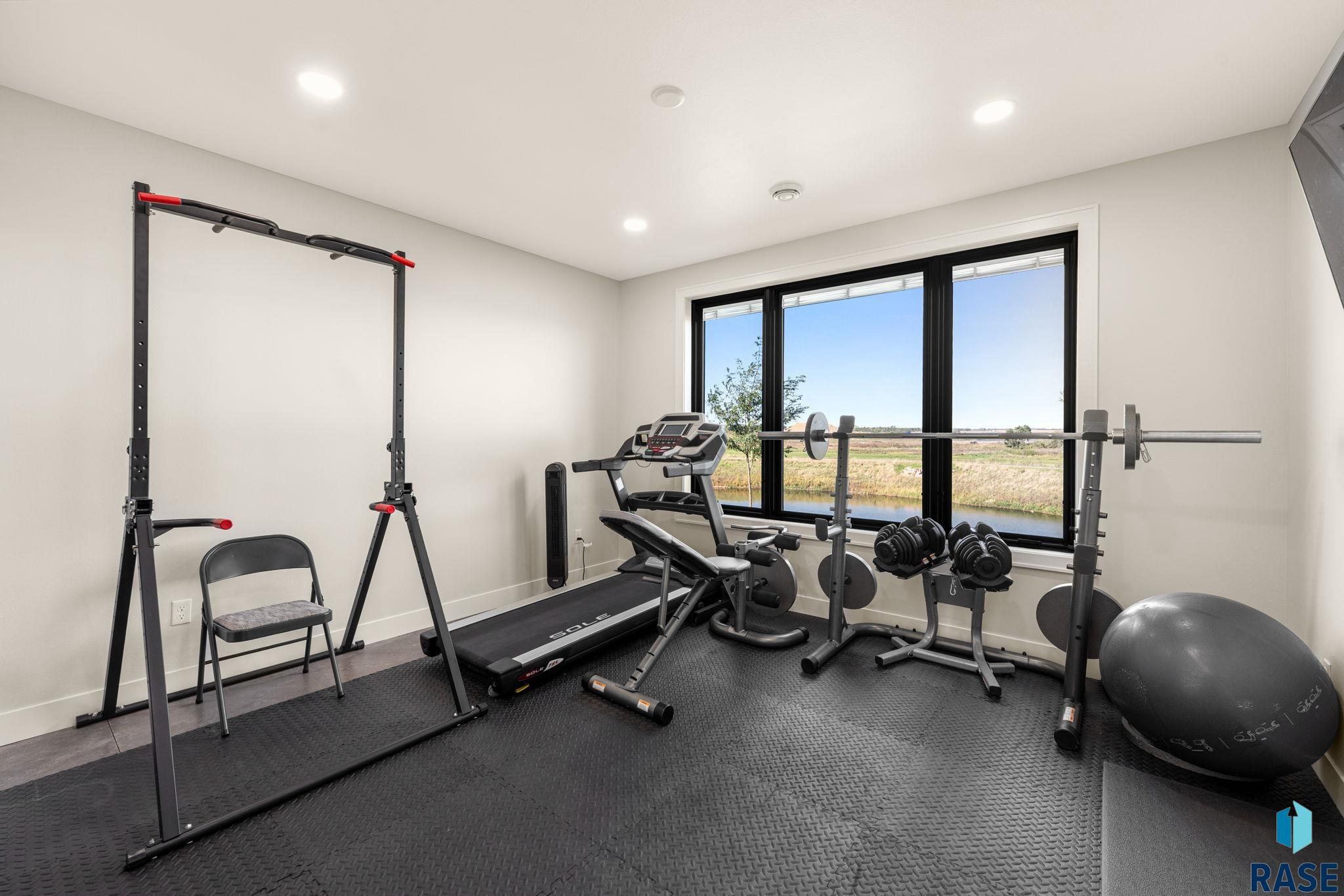 201 Boathouse Cir, Sioux Falls