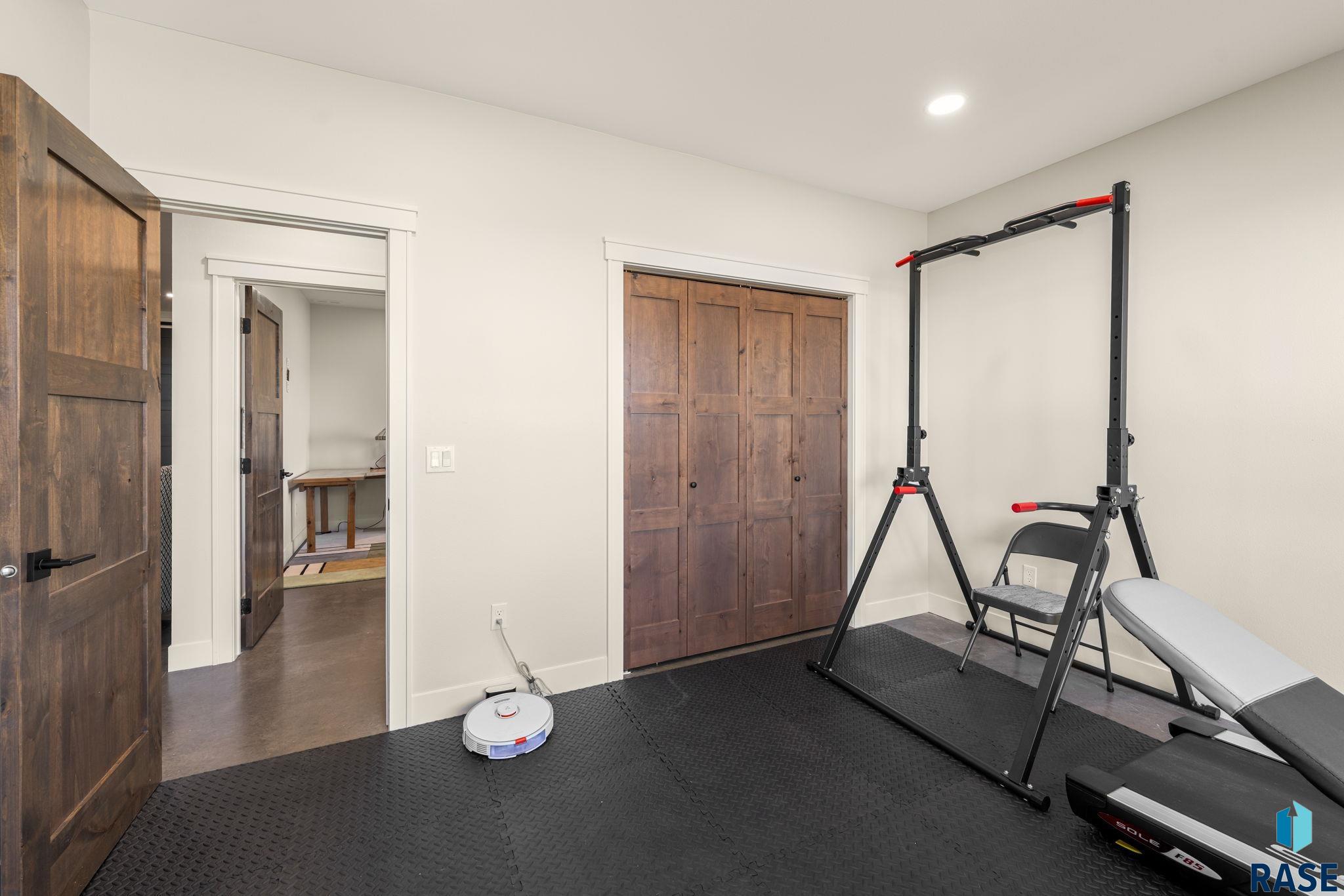 201 Boathouse Cir, Sioux Falls