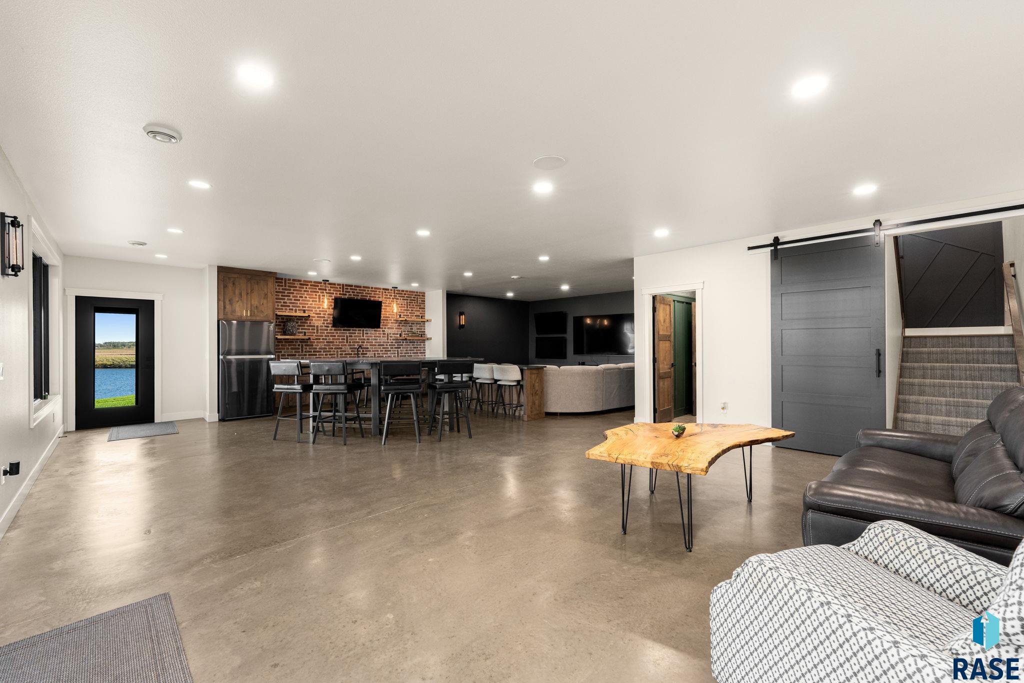 201 Boathouse Cir, Sioux Falls