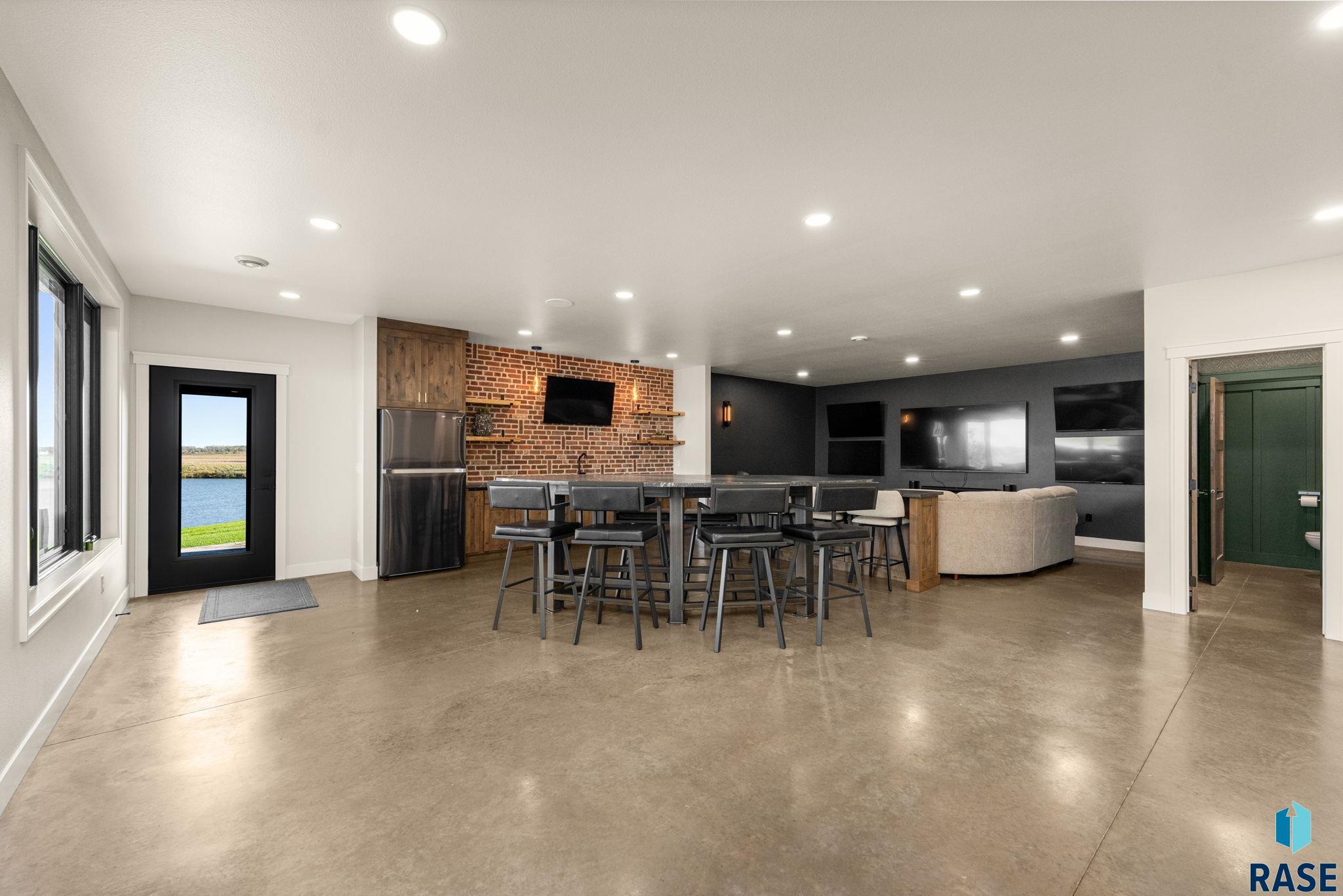 201 Boathouse Cir, Sioux Falls