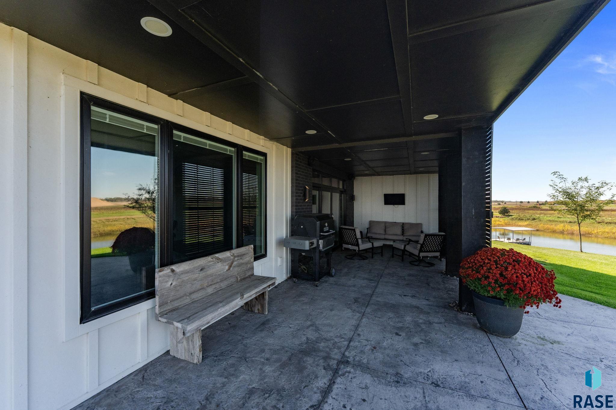 201 Boathouse Cir, Sioux Falls