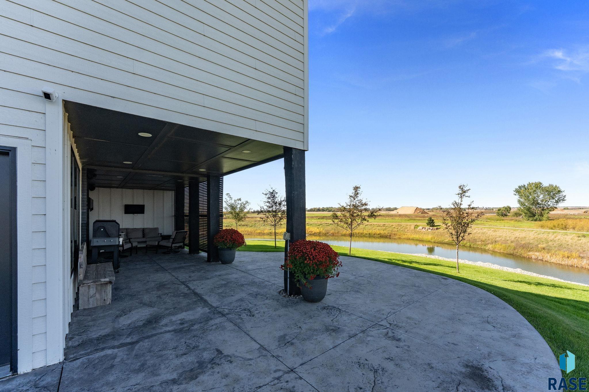 201 Boathouse Cir, Sioux Falls