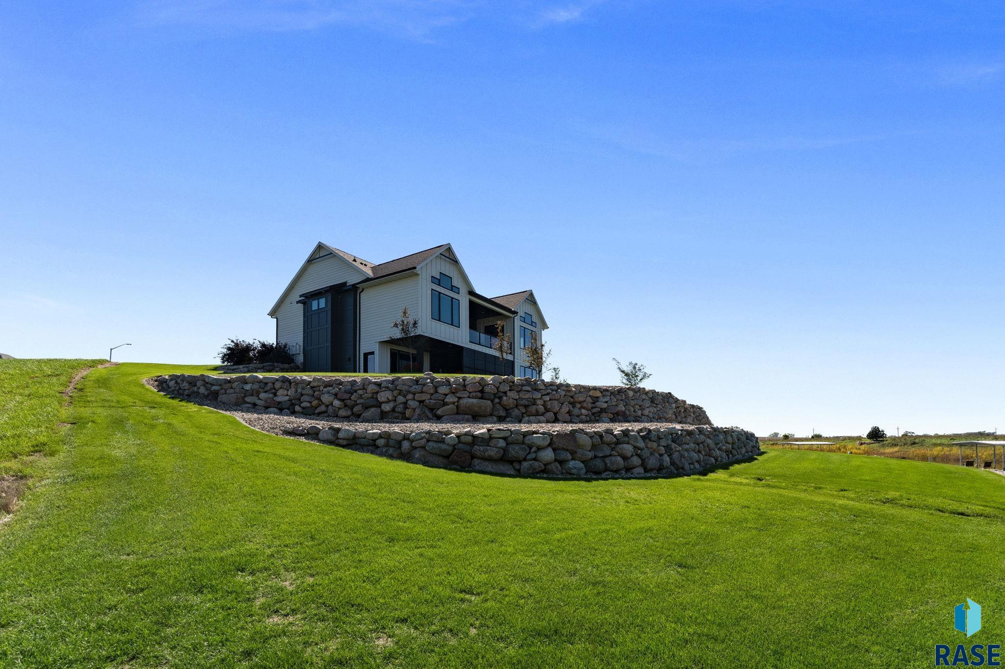 201 Boathouse Cir, Sioux Falls