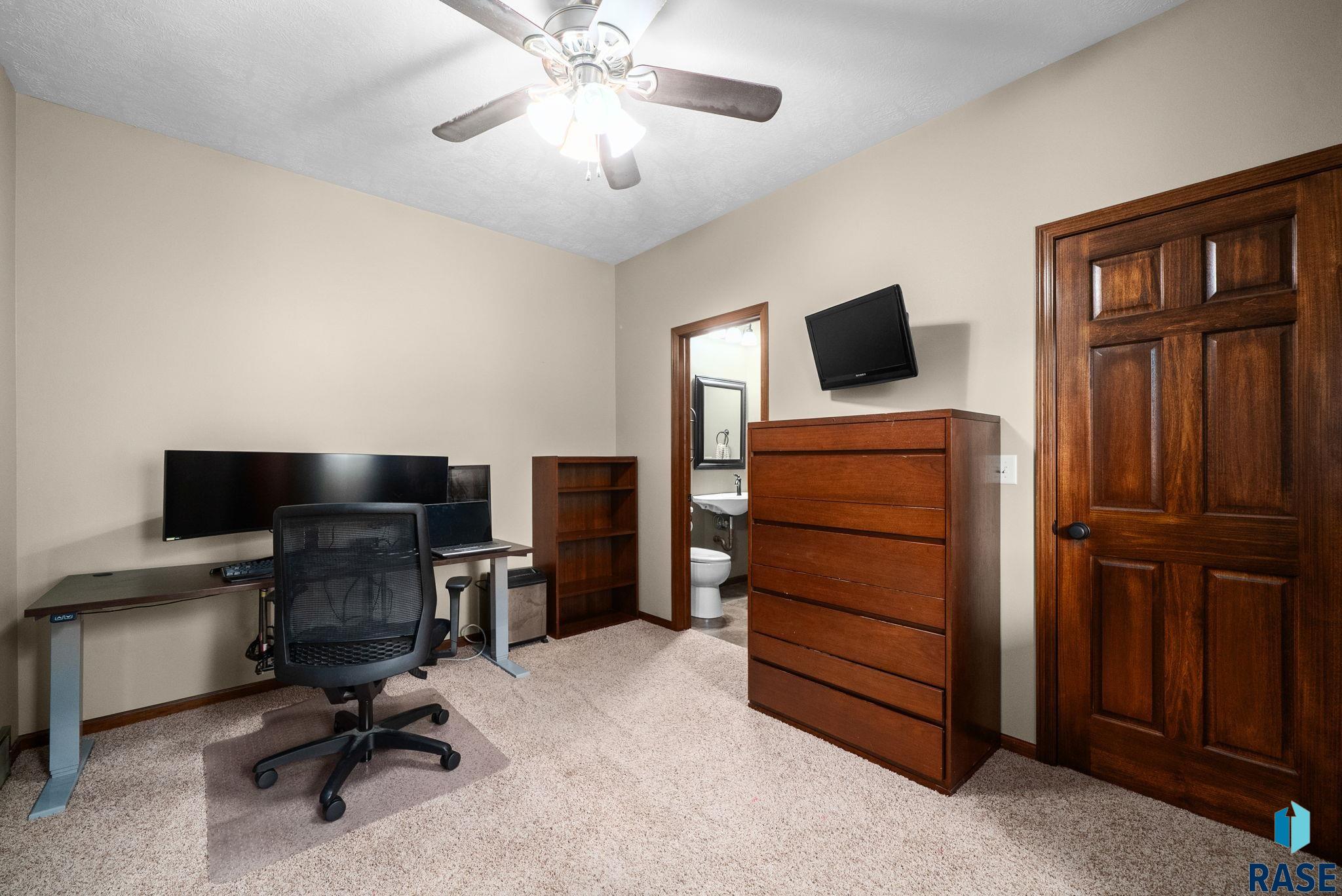 3708 Wakefield Cir, Sioux Falls