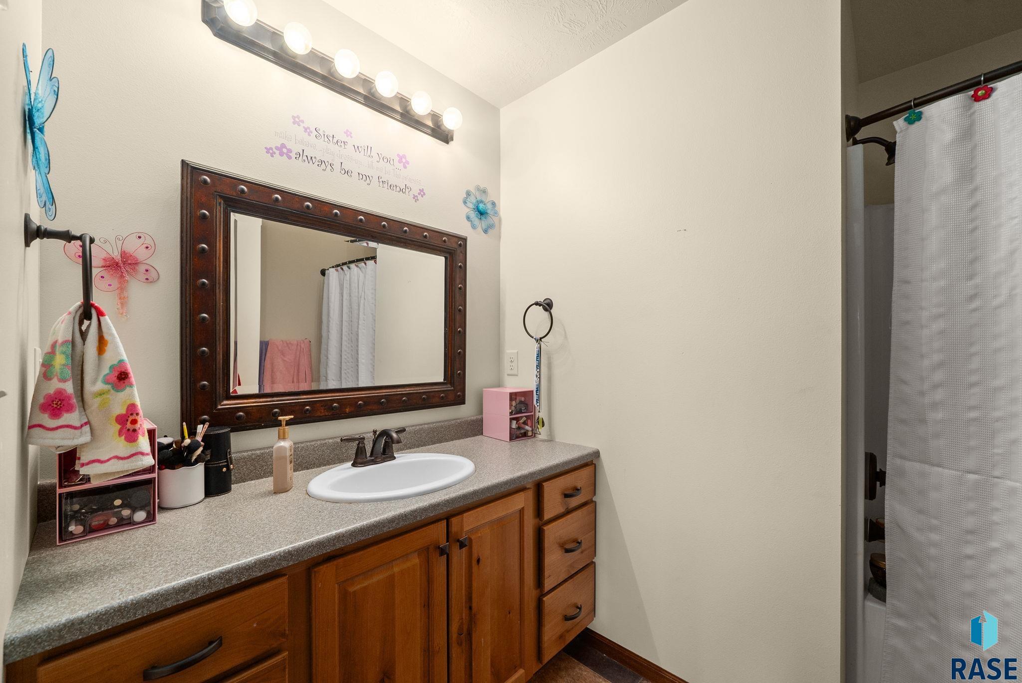 3708 Wakefield Cir, Sioux Falls