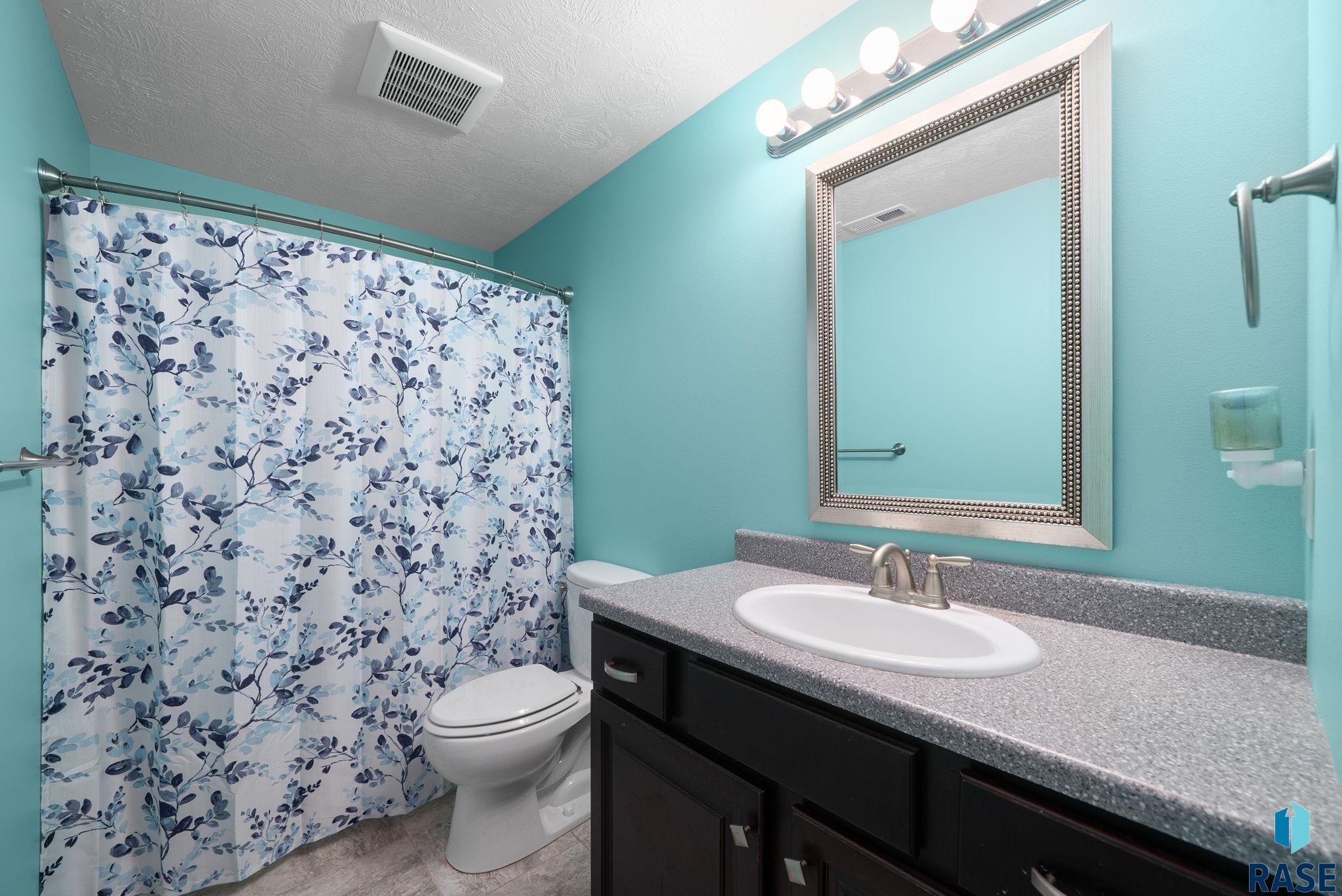 3708 Wakefield Cir, Sioux Falls