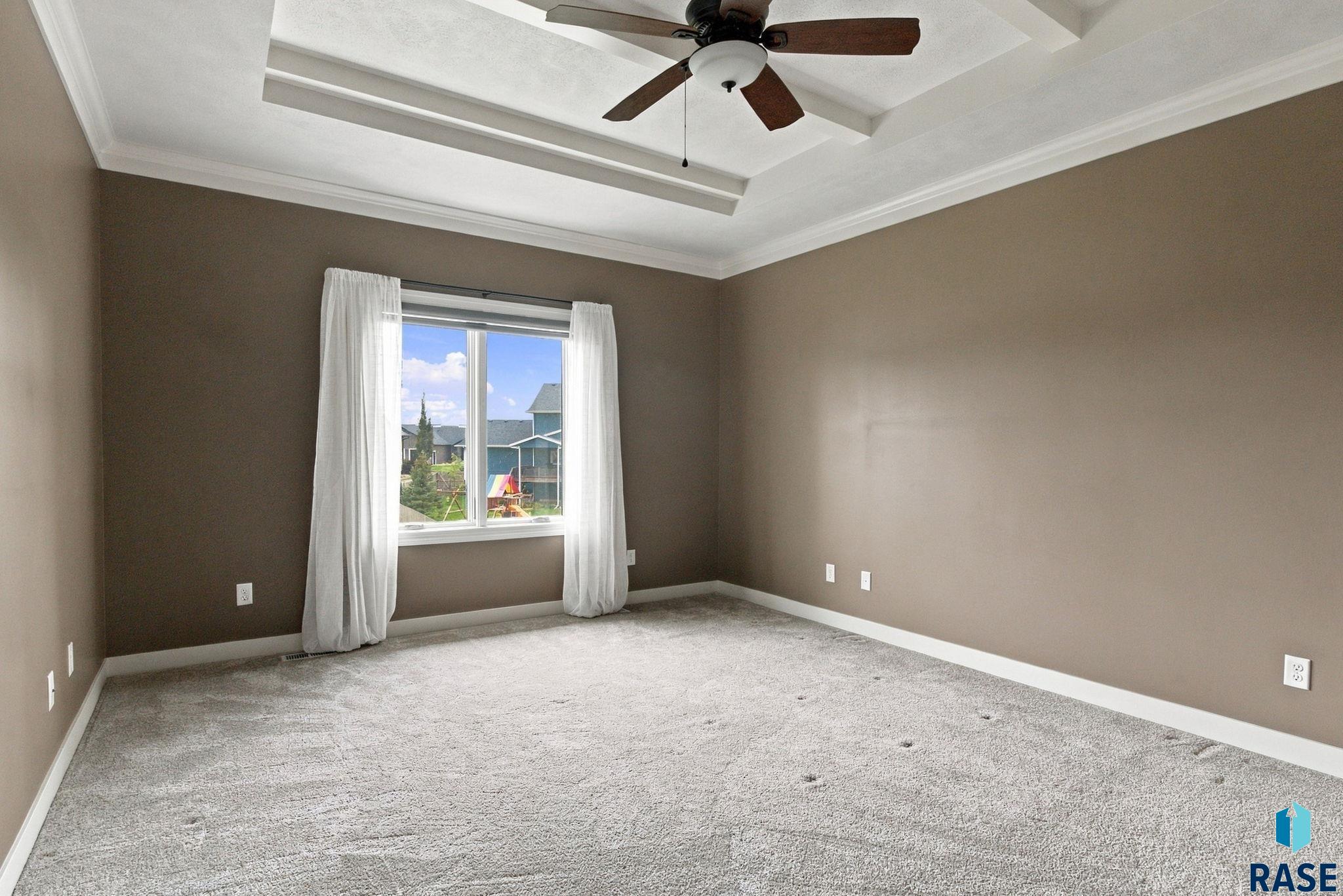 2743 Burns Knoll Cir, Sioux Falls