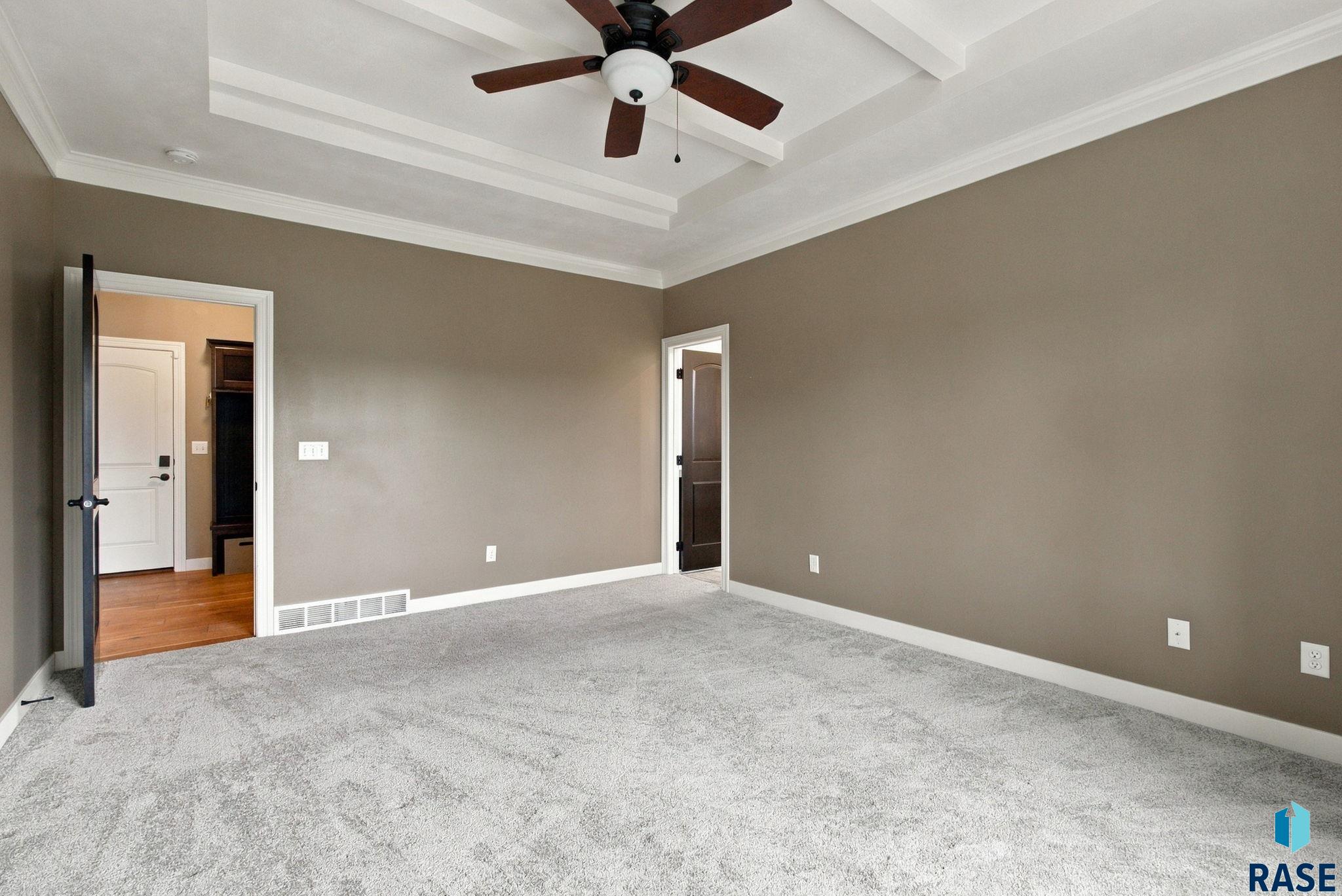 2743 Burns Knoll Cir, Sioux Falls