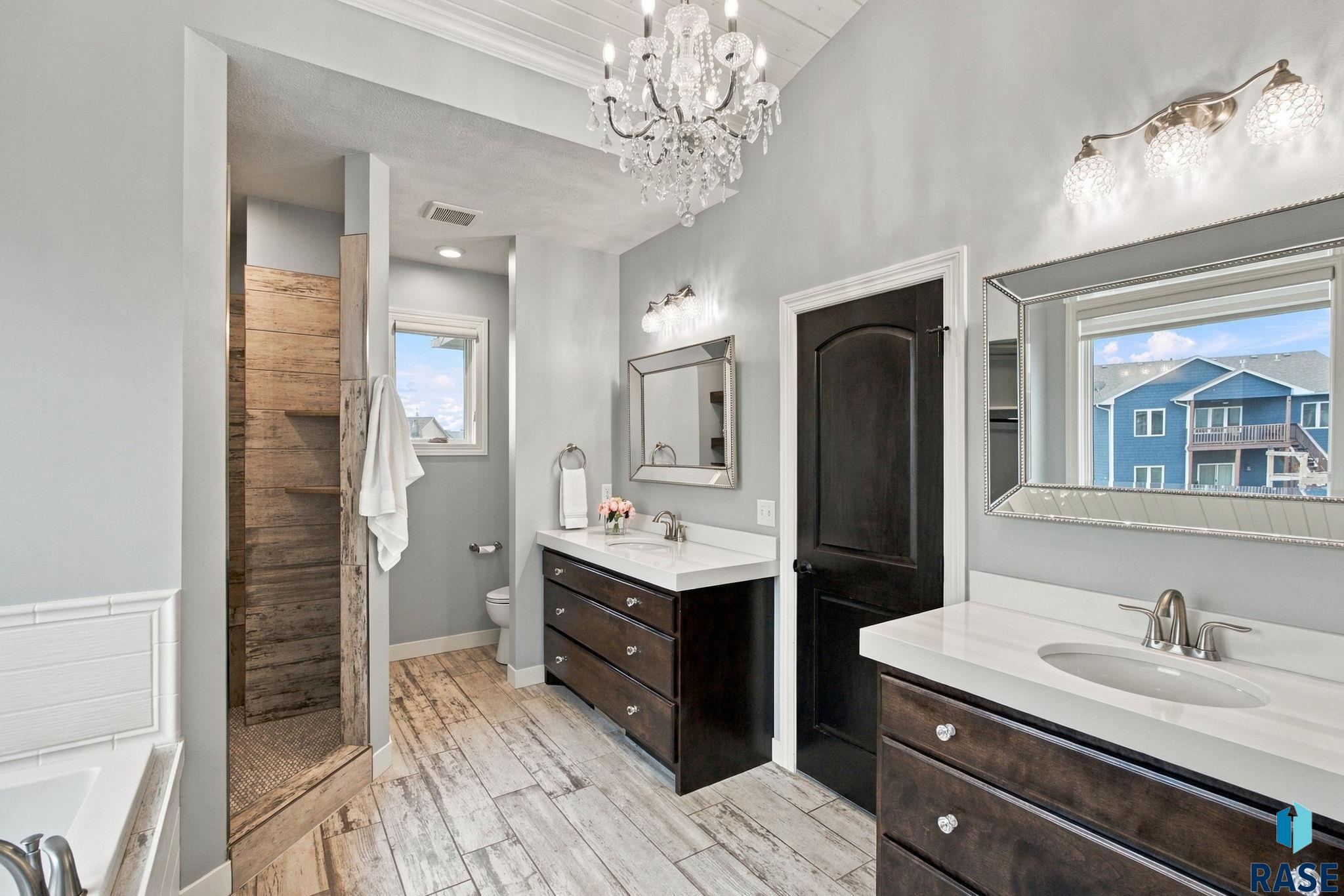 2743 Burns Knoll Cir, Sioux Falls