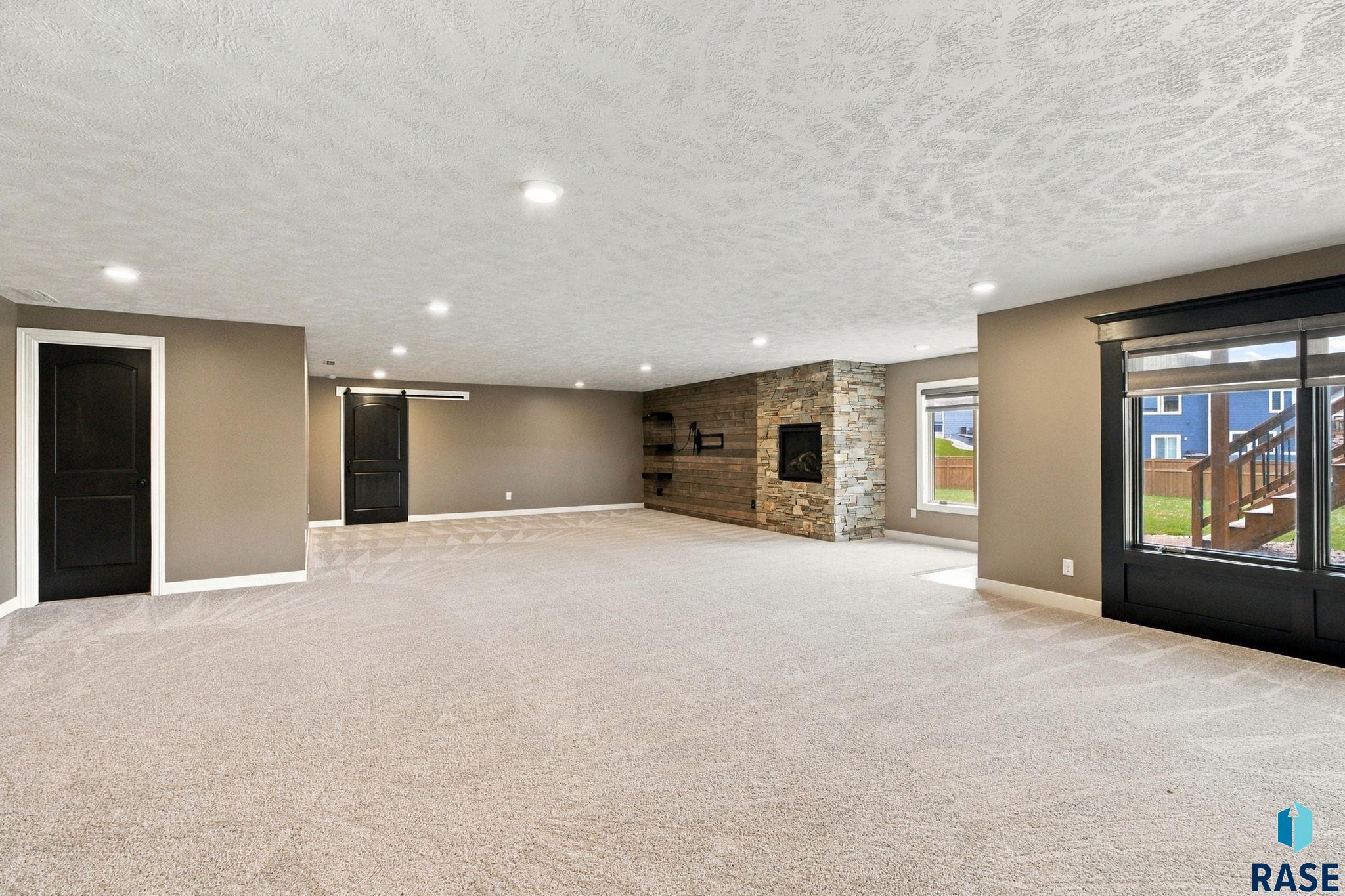 2743 Burns Knoll Cir, Sioux Falls