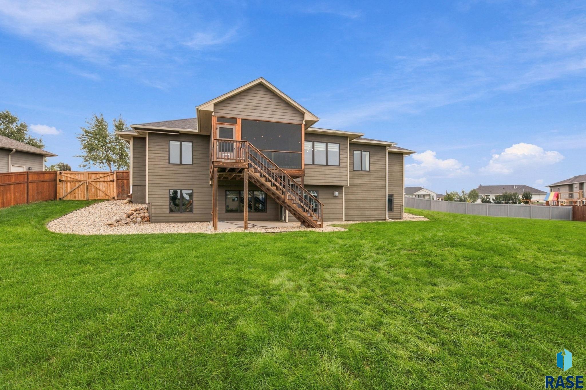 2743 Burns Knoll Cir, Sioux Falls