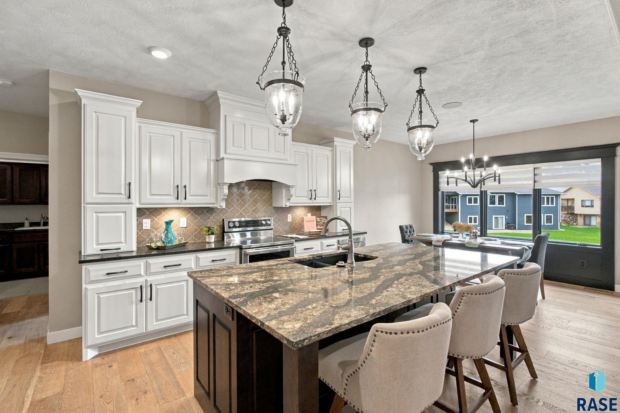 2743 Burns Knoll Cir, Sioux Falls