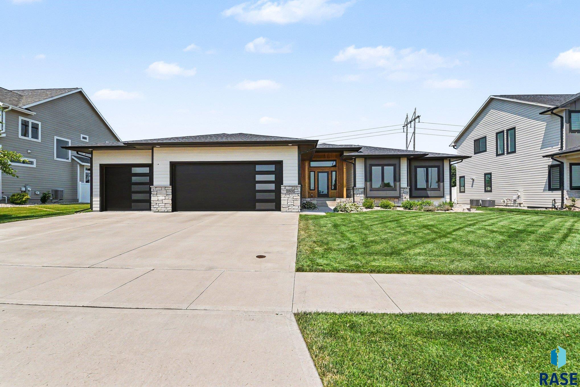 2500 W 95th St