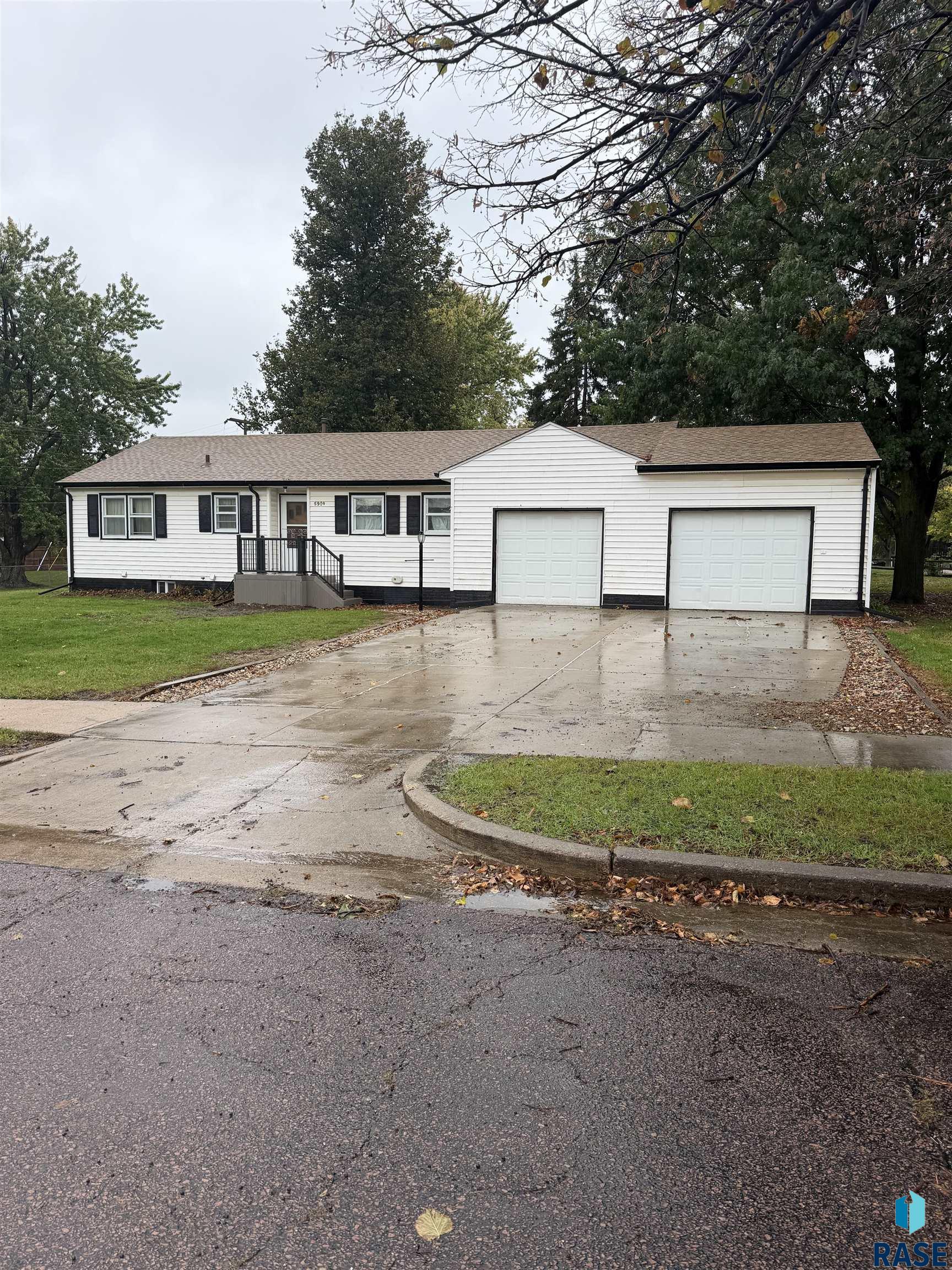5909 W 41st St, Sioux Falls