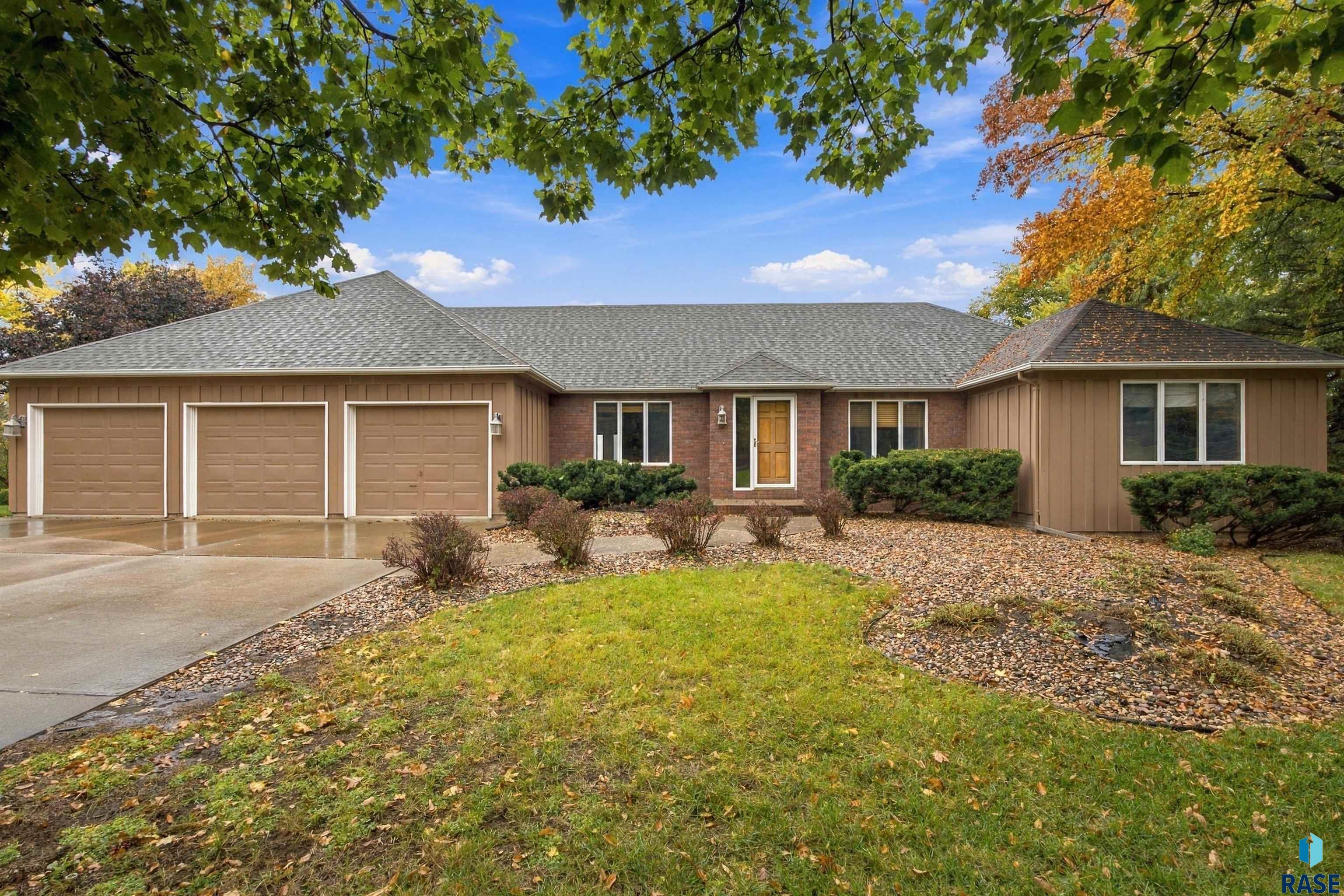 2 S Elkjer Cir, Sioux Falls