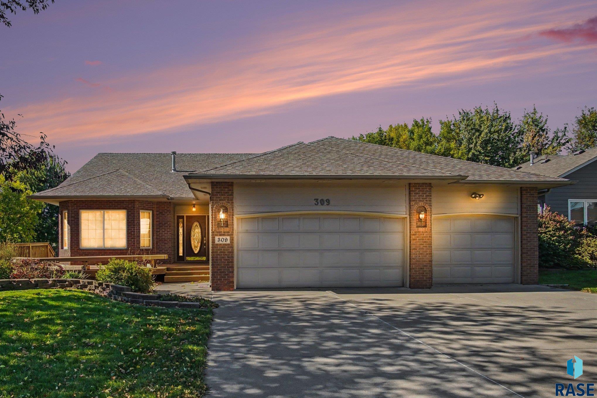 309 N Sandberg Dr, Sioux Falls