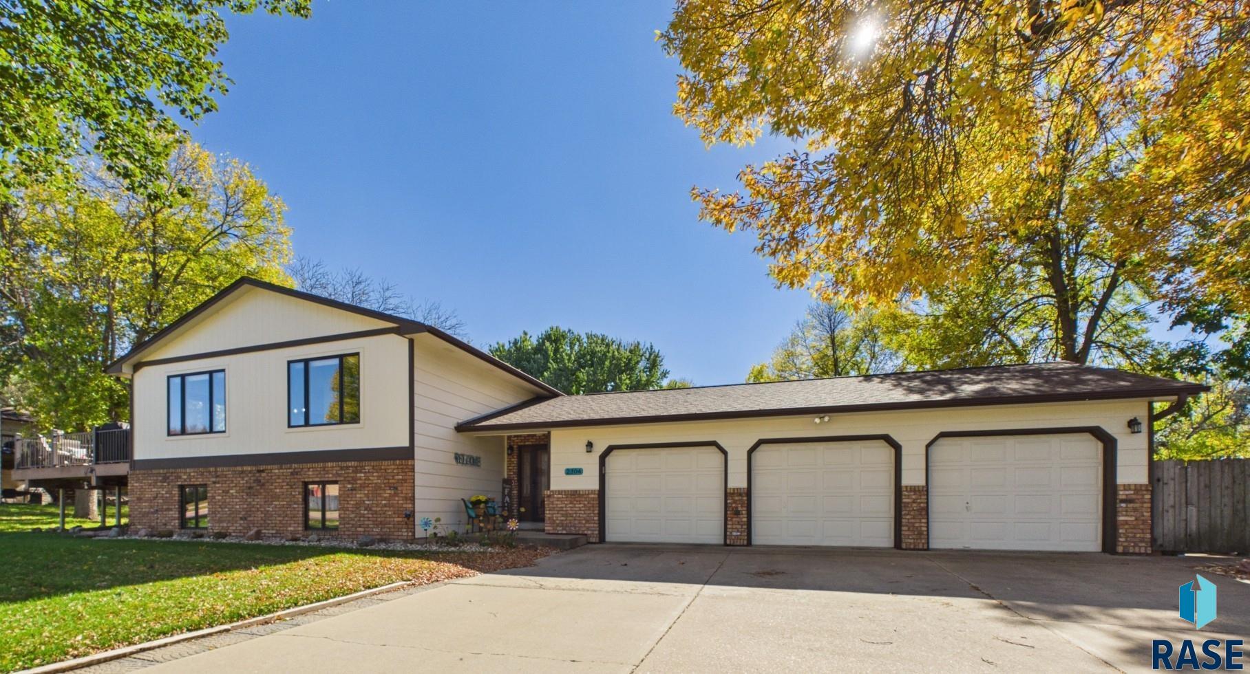 2304 S Woodbine Ln, Sioux Falls