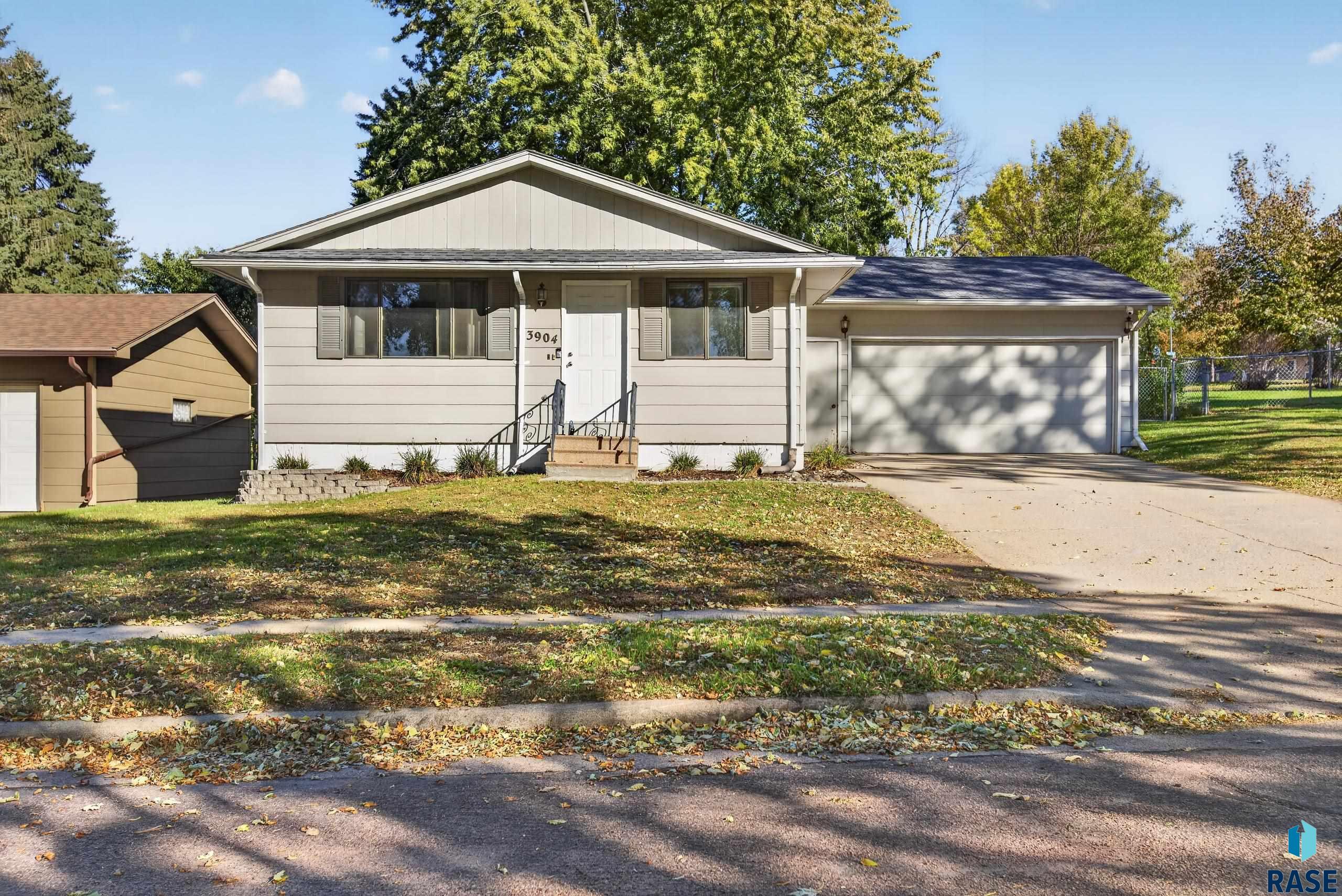 3904 E 28th St, Sioux Falls
