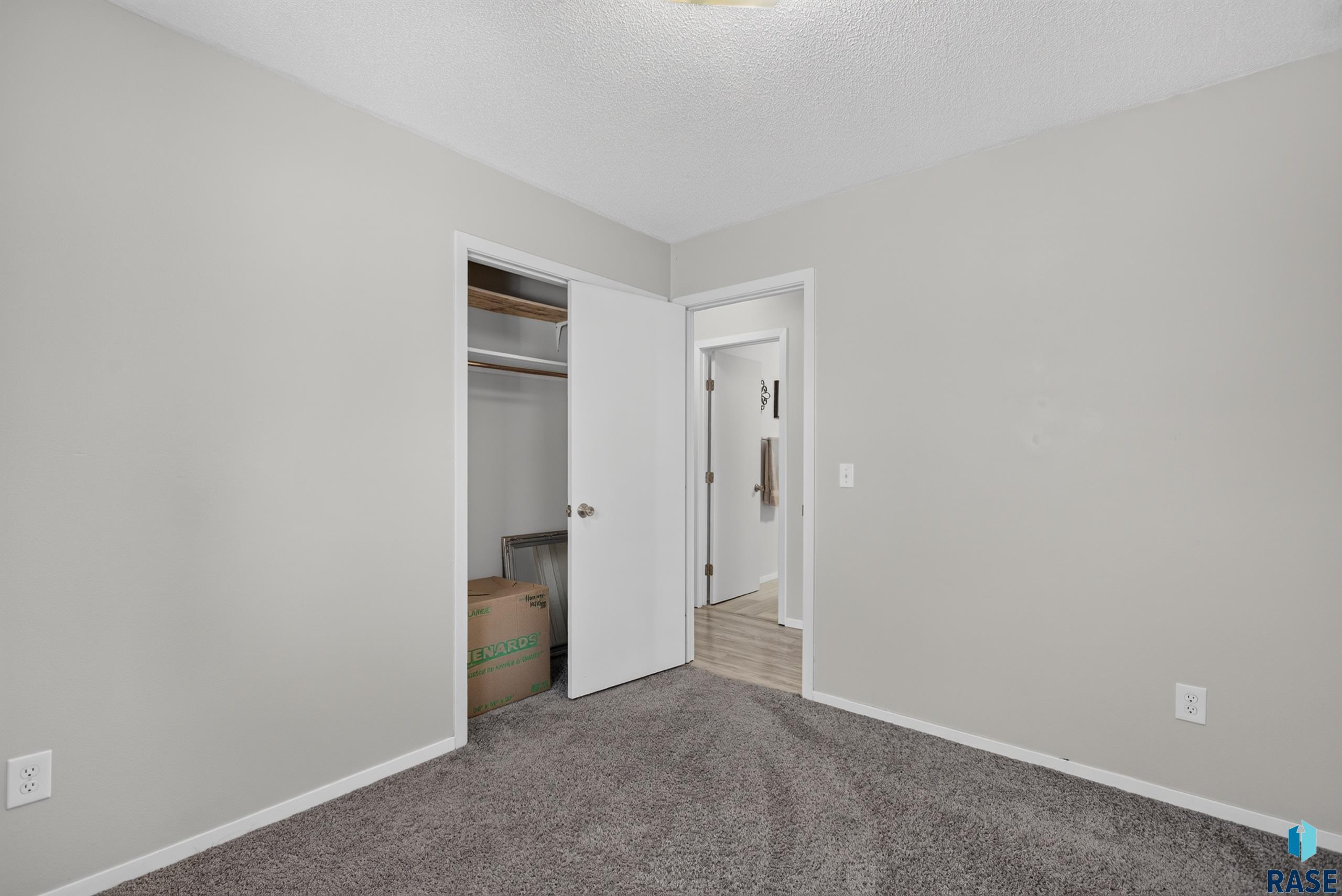 3904 28th St, Sioux Falls