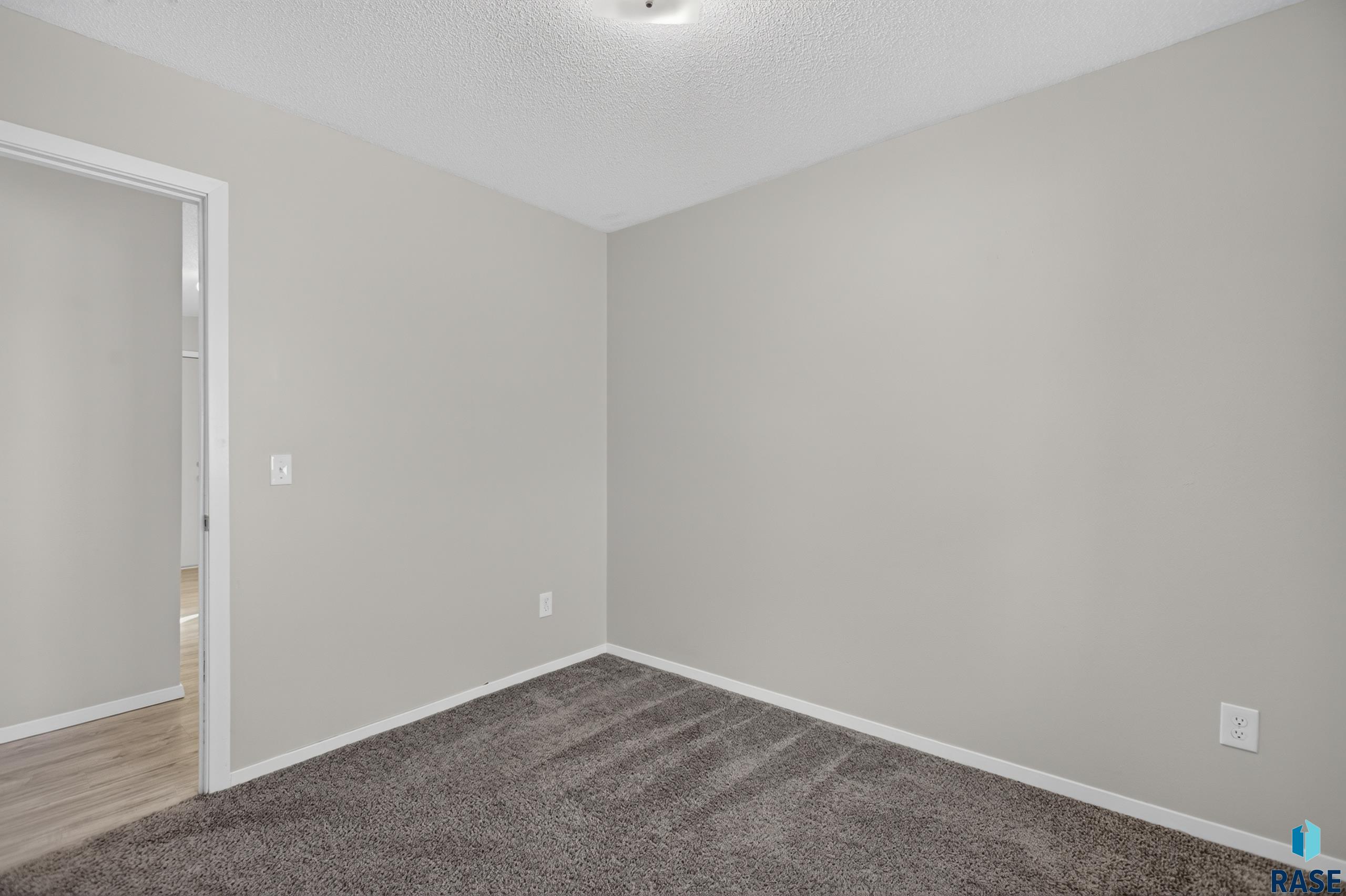3904 28th St, Sioux Falls