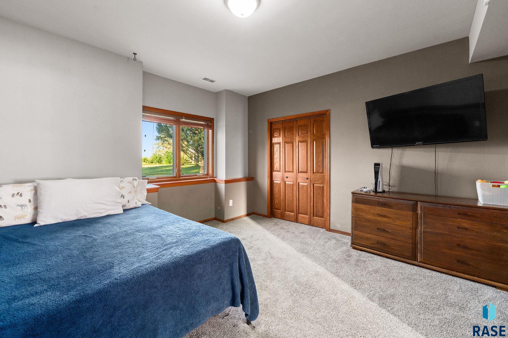 46713 269th St, Sioux Falls