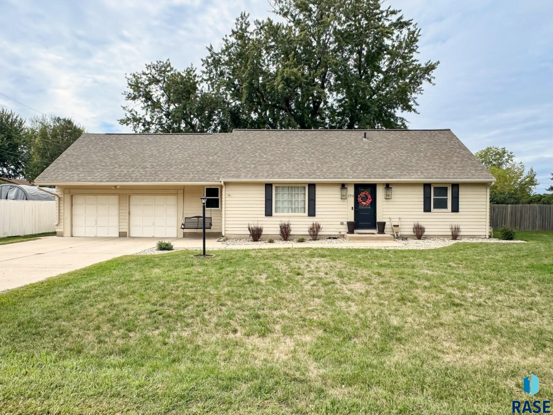 1711 N Wedgewood Rd