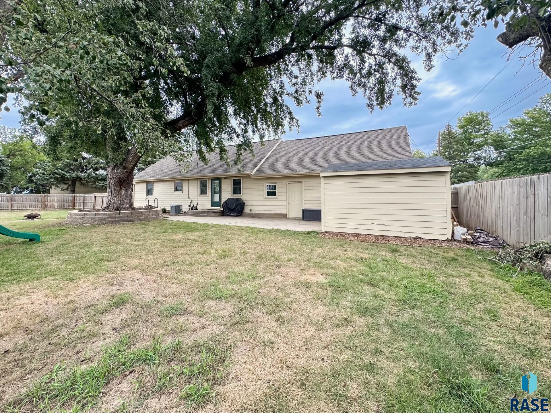 1711 N Wedgewood Rd